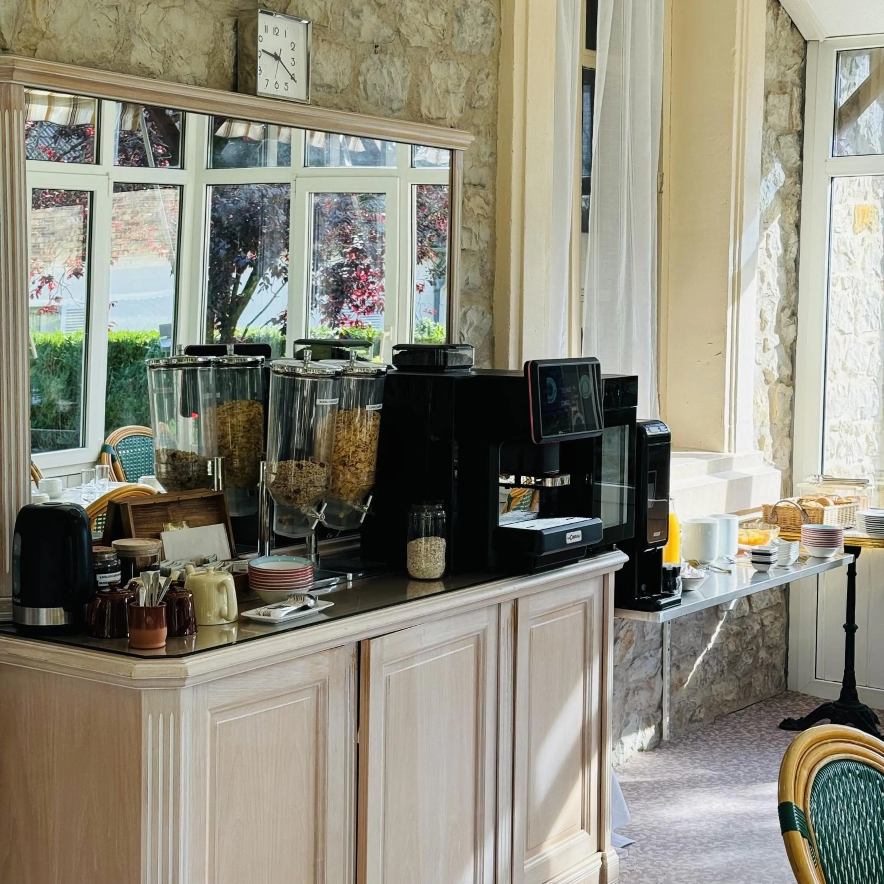 Food and drinks in Brit Hotel Confort Bagnoles Normandie