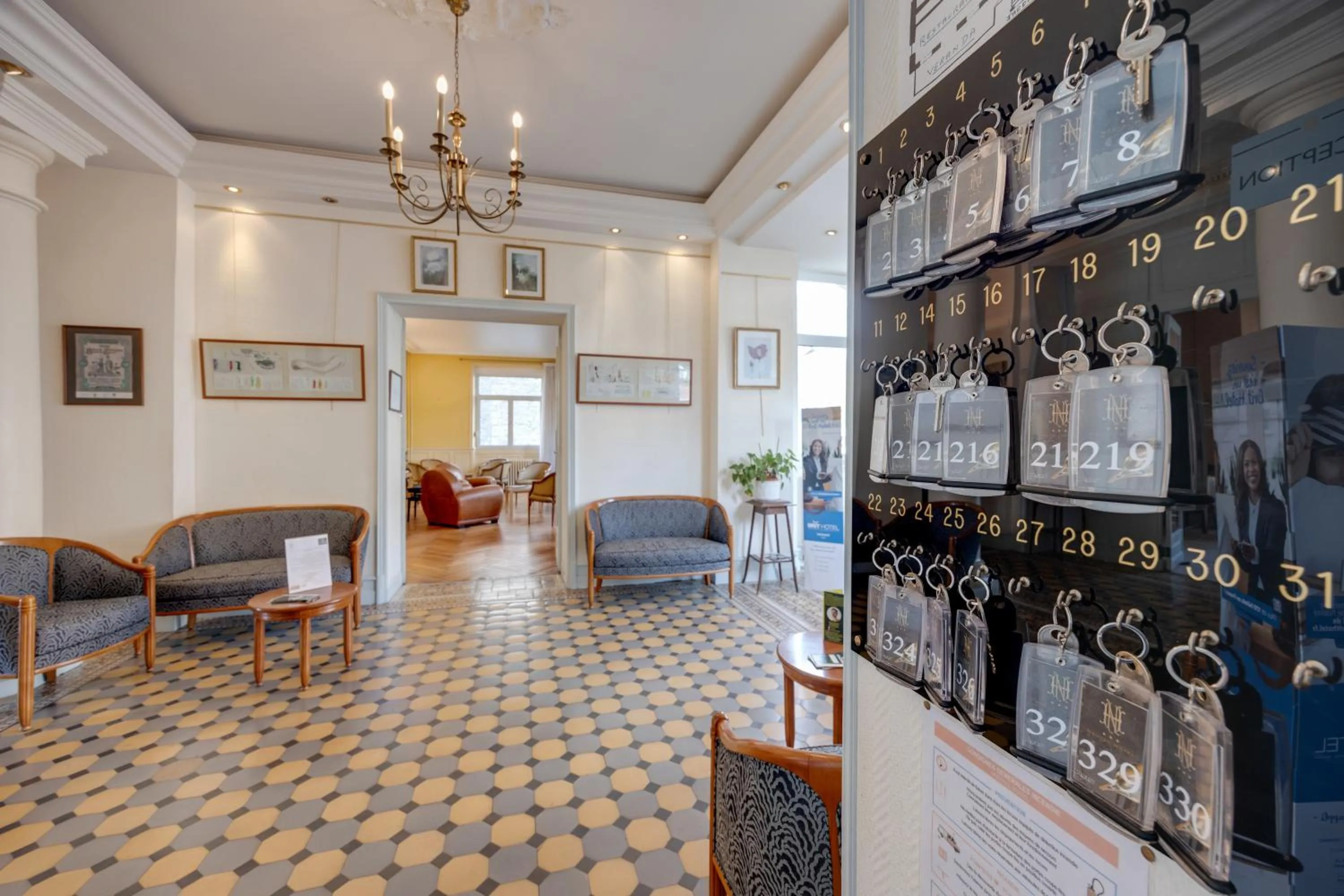 Lobby or reception in Brit Hotel Confort Bagnoles Normandie