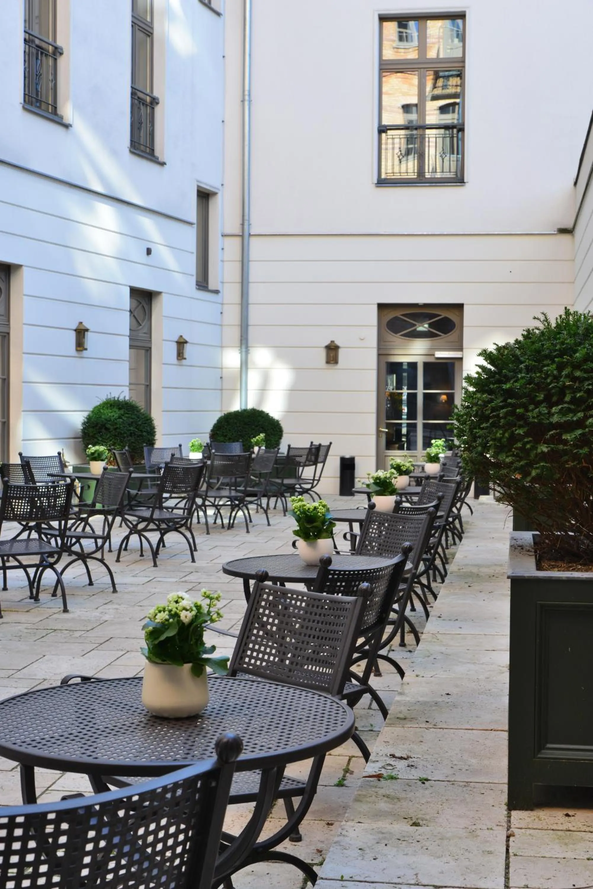 Patio in Monbijou Hotel