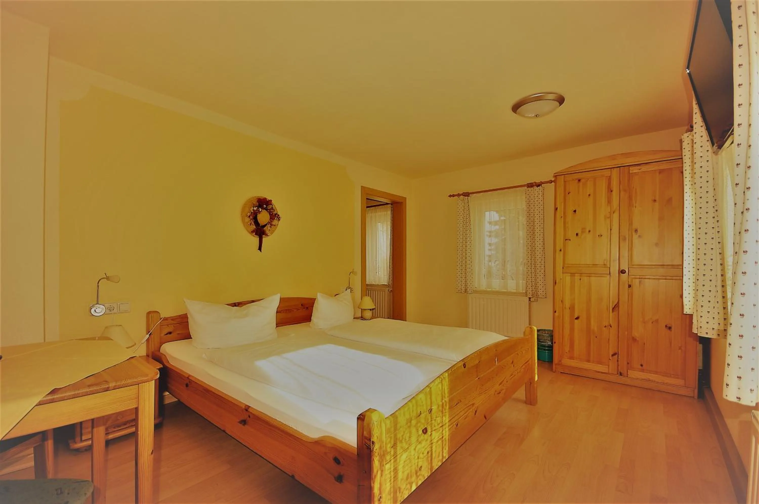 Photo of the whole room, Bed in Pension Klette