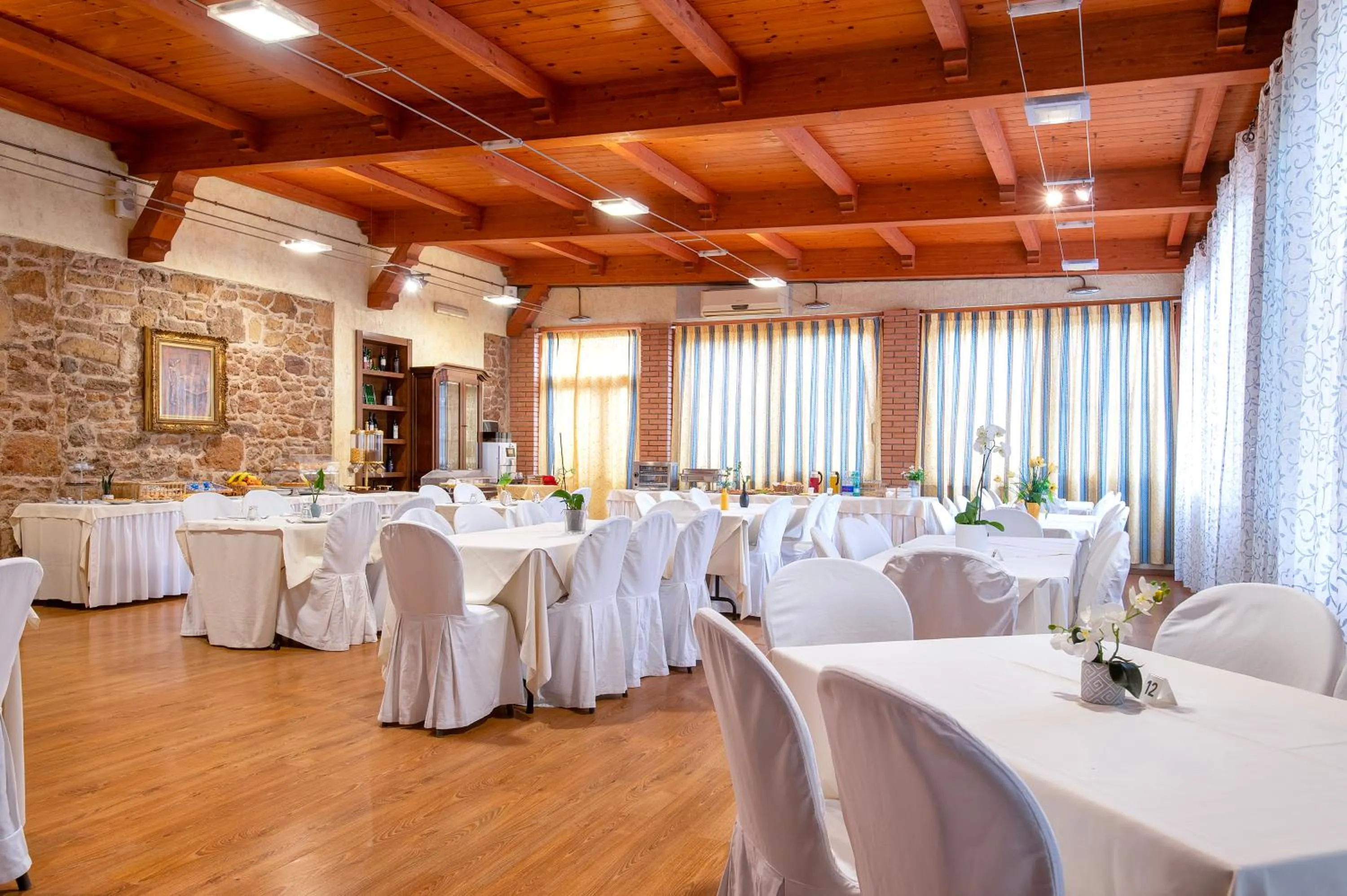 Restaurant/places to eat in Hotel Fertilia