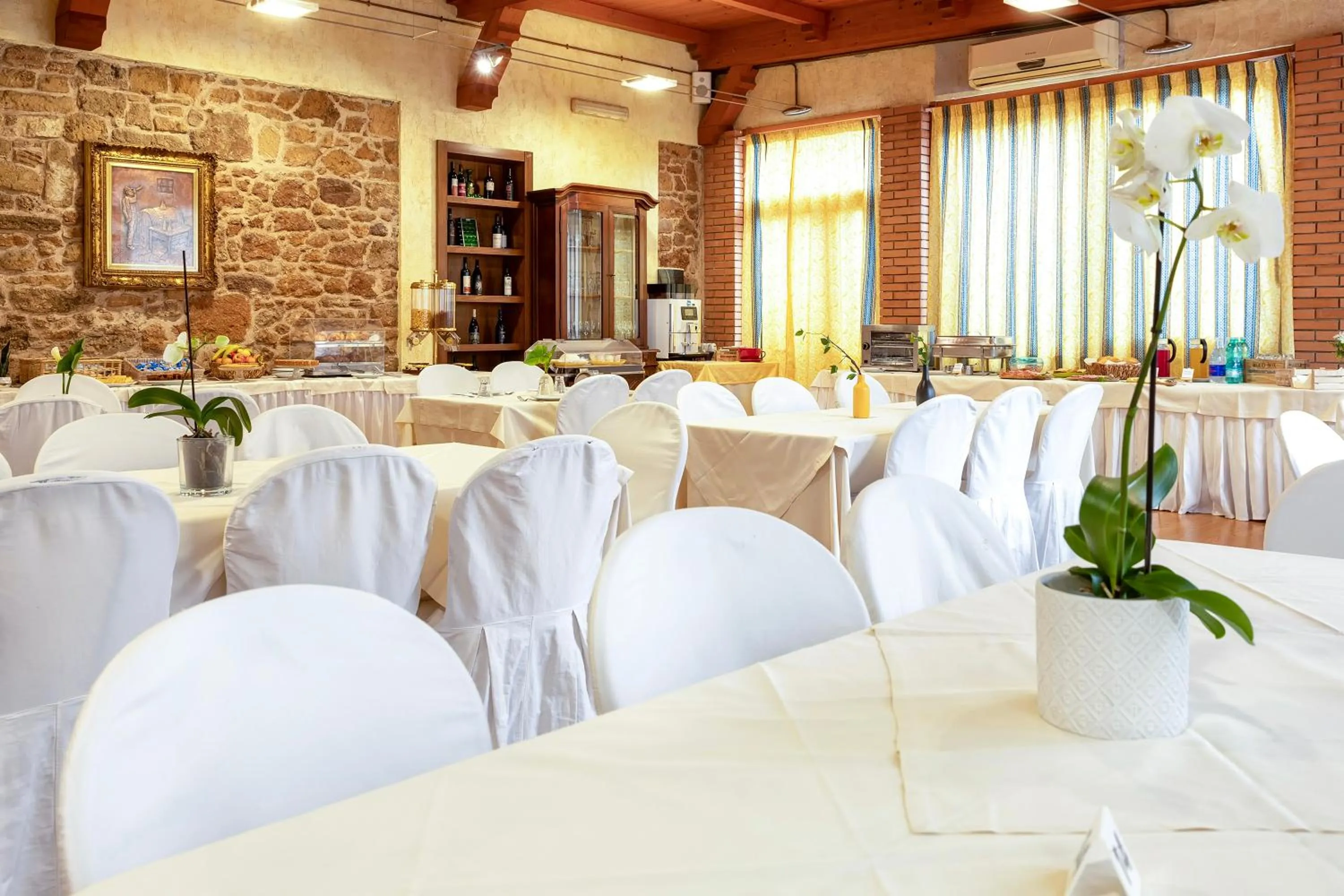 Restaurant/places to eat in Hotel Fertilia