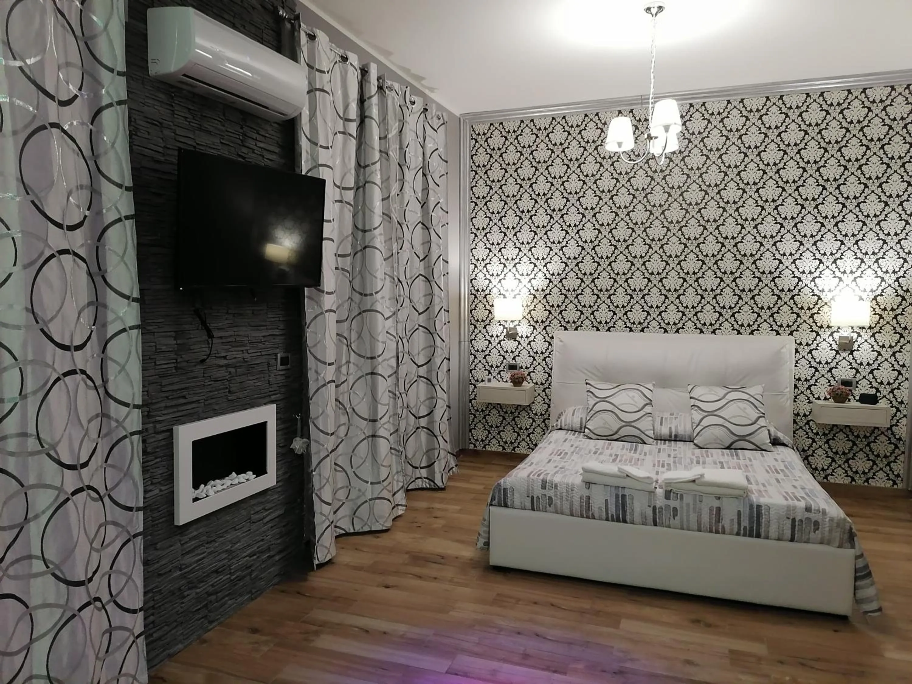 Photo of the whole room in Home Syrakos B&B