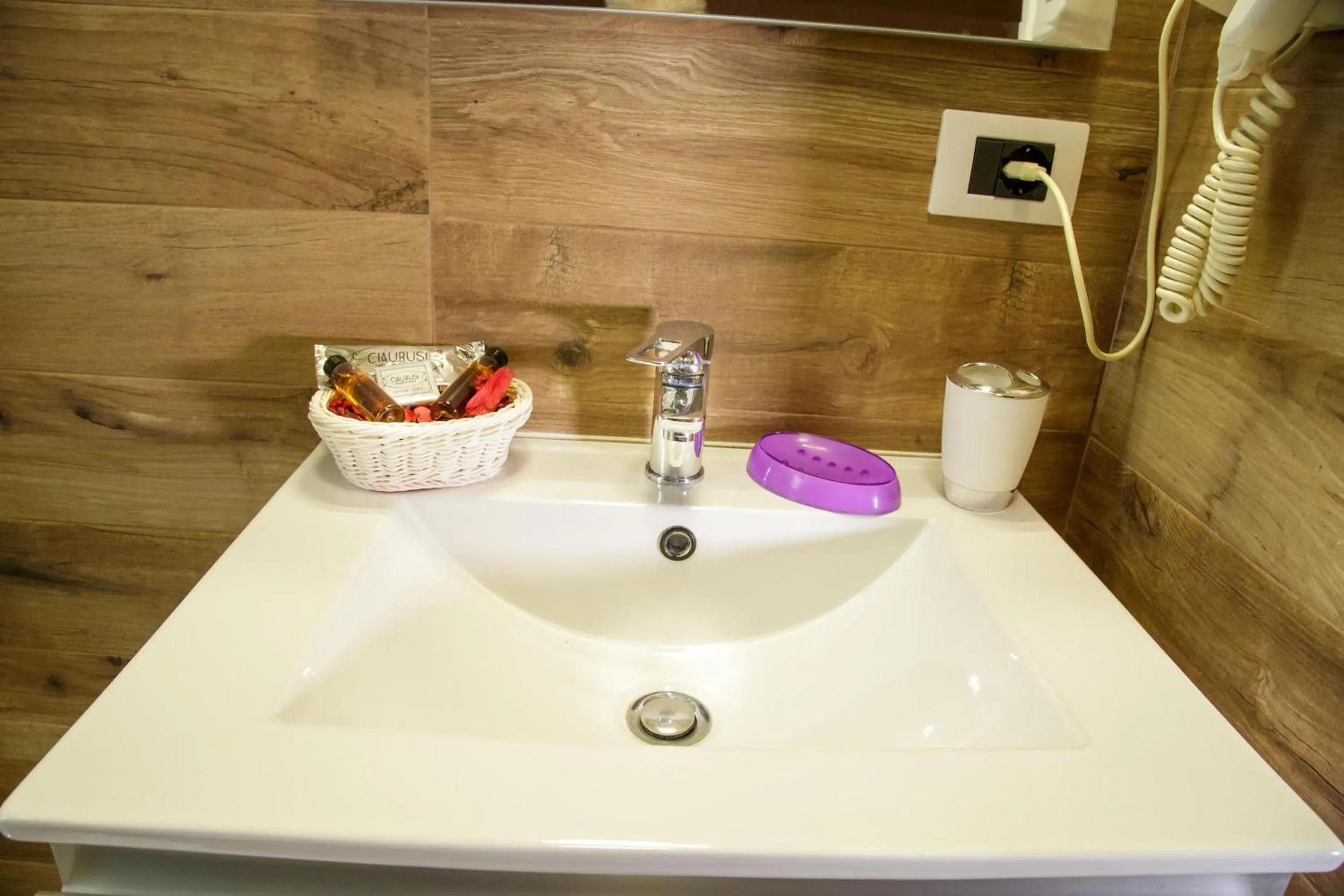 Bathroom in Home Syrakos B&B