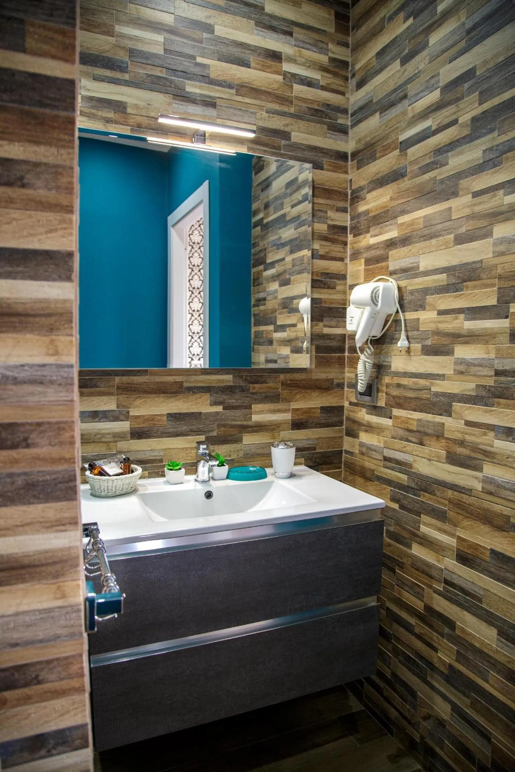 Bathroom in Home Syrakos B&B