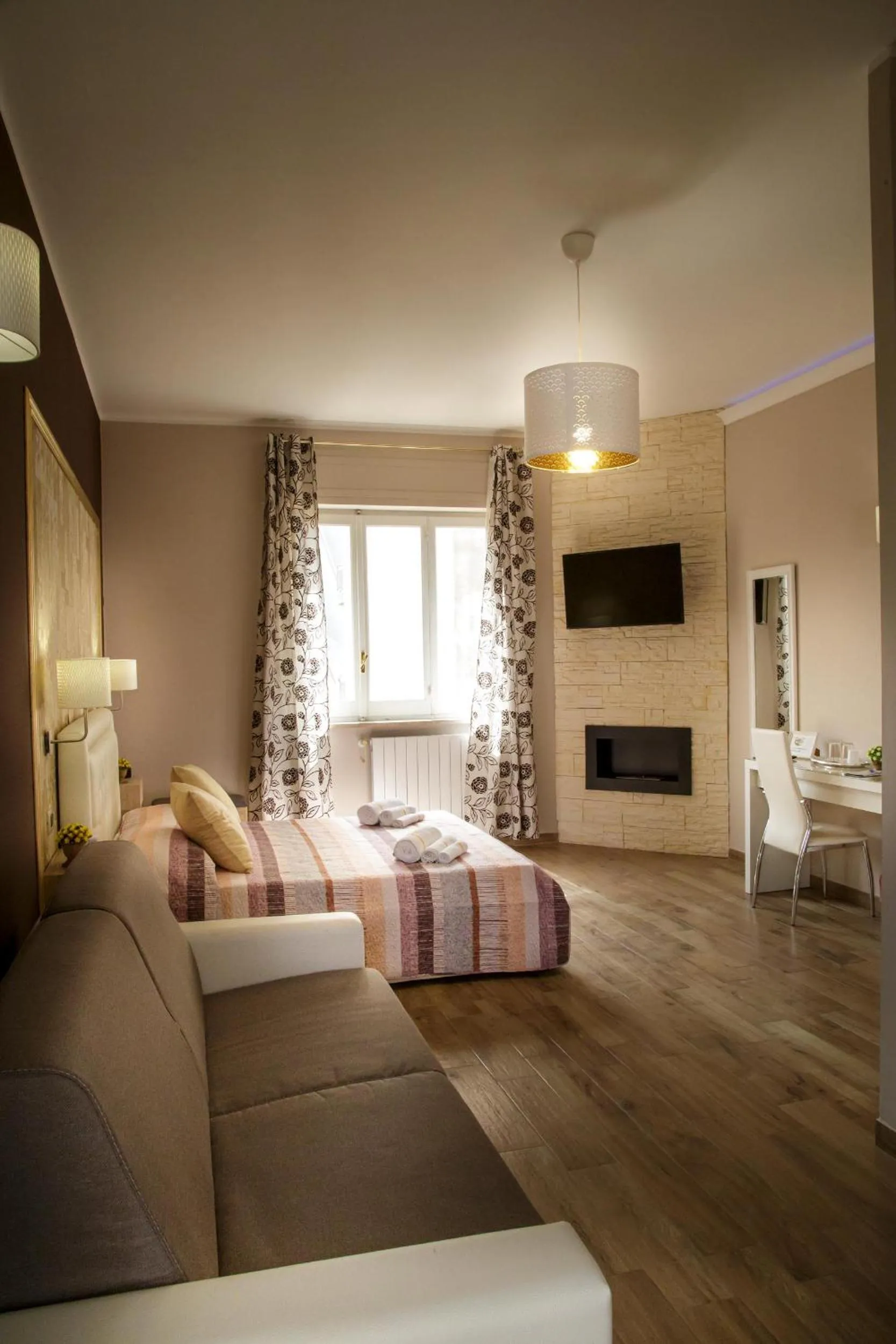 Photo of the whole room in Home Syrakos B&B