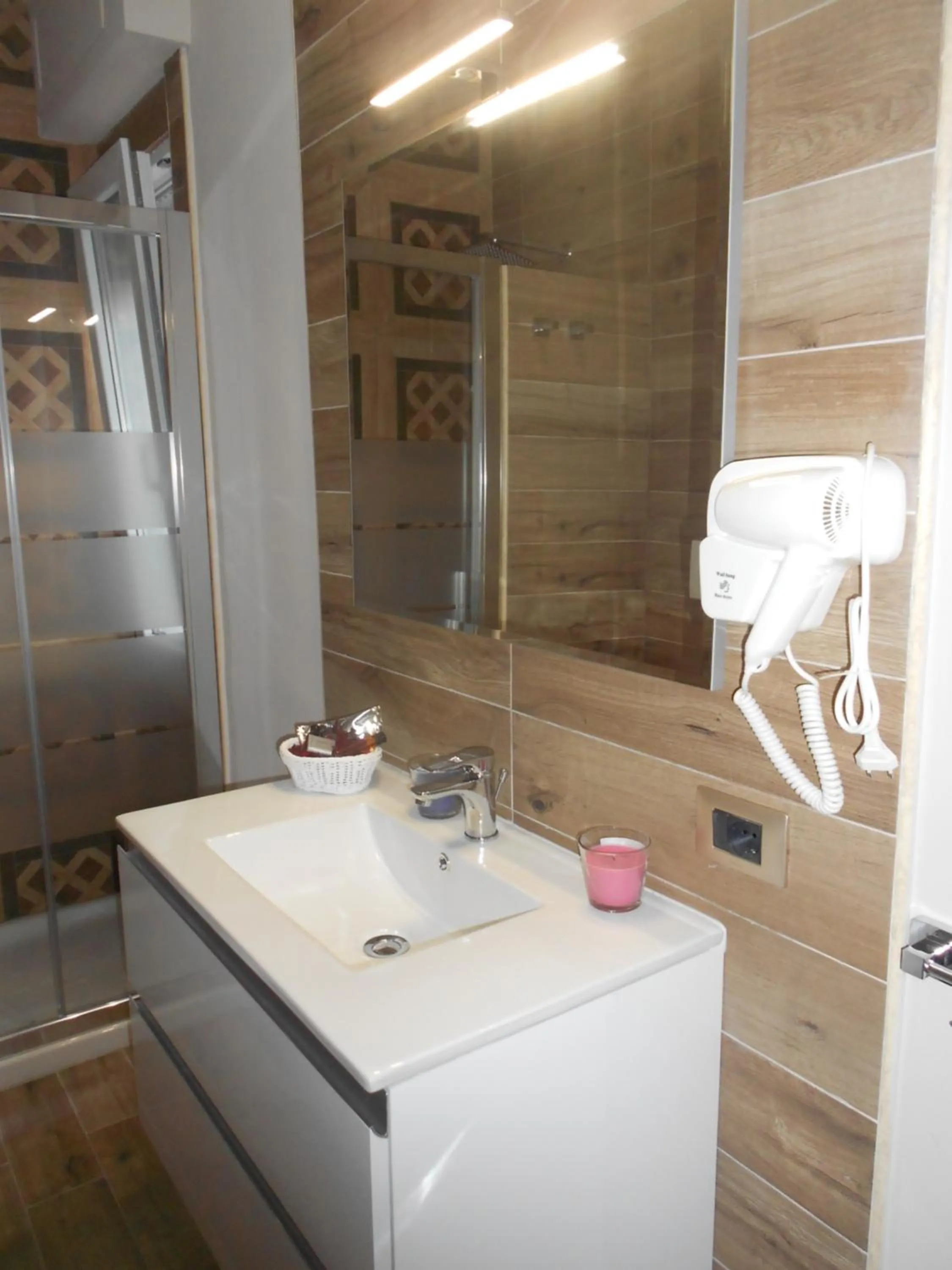 Bathroom in Home Syrakos B&B