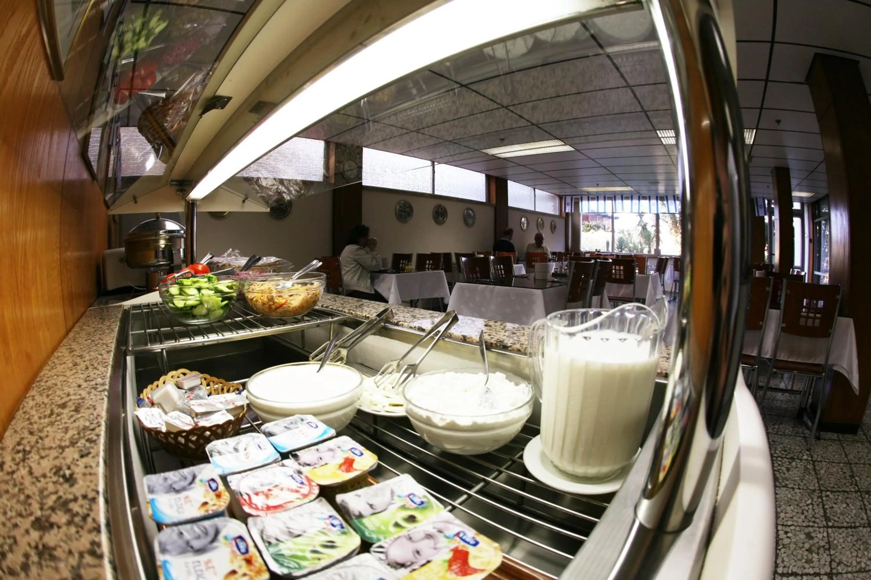 Restaurant/places to eat in Beth-Shalom