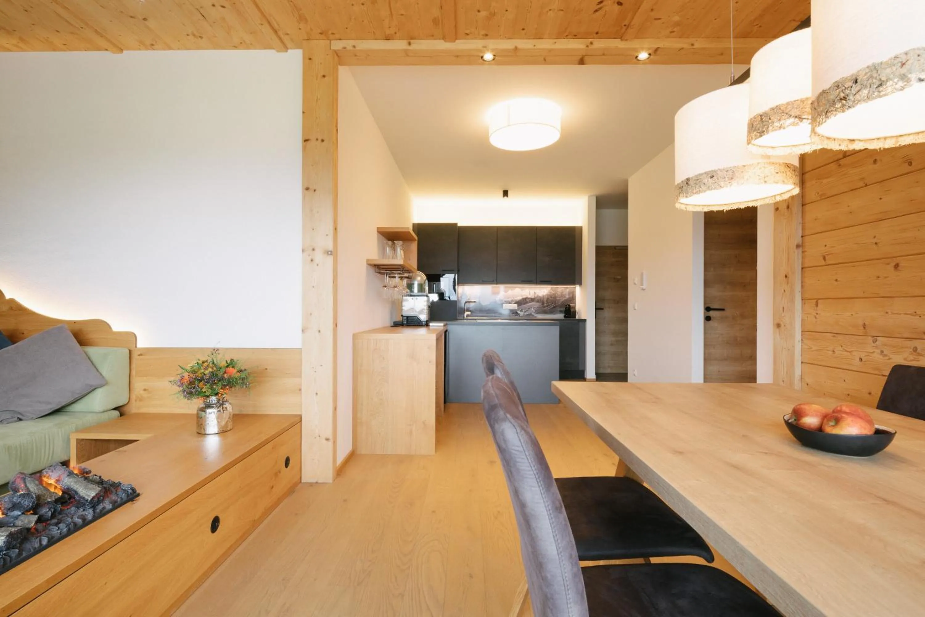 Dining area in Chalet Village by Apart4you