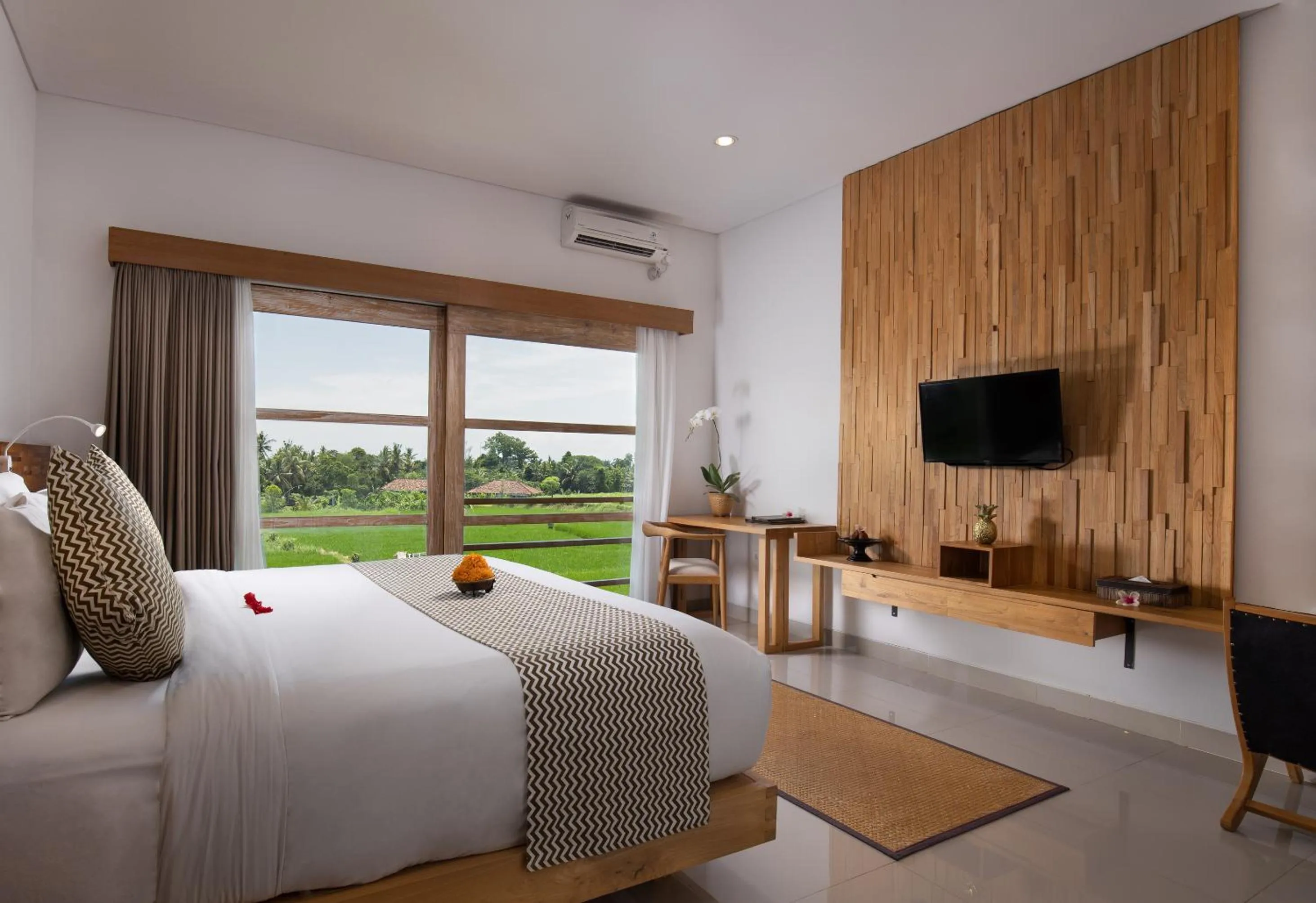 Photo of the whole room, Bed in Villa Kayu Lama