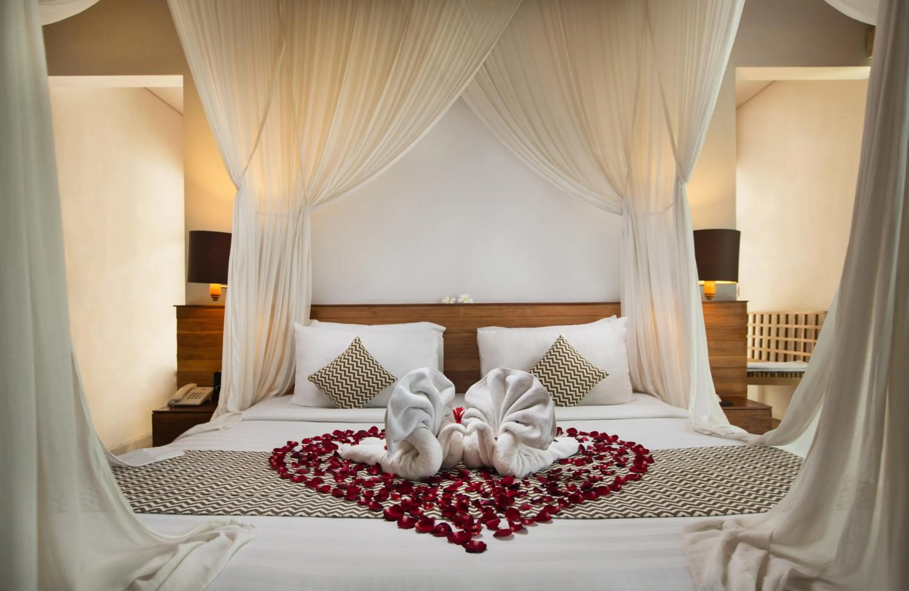 Bed in Villa Kayu Lama