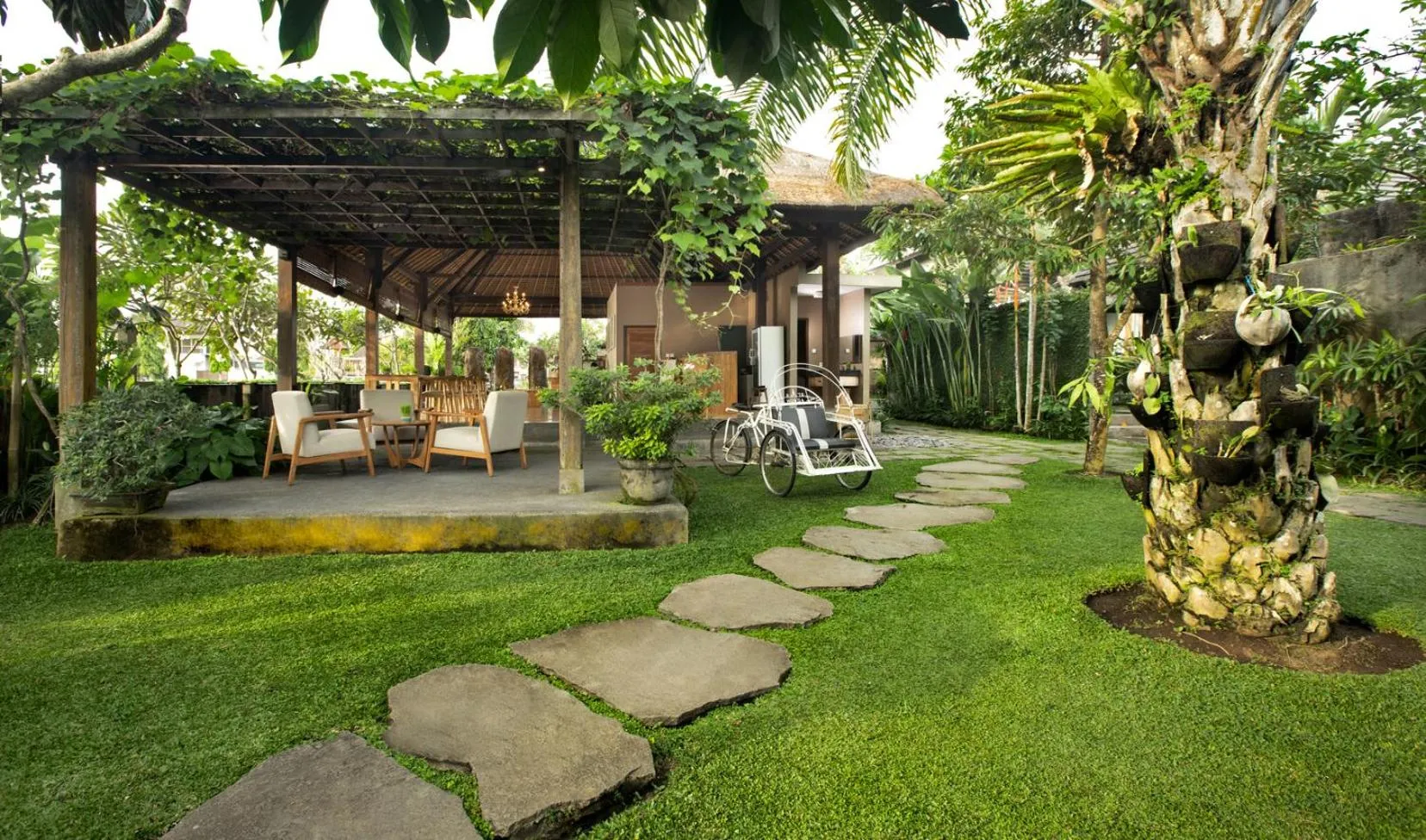 Garden in Villa Kayu Lama