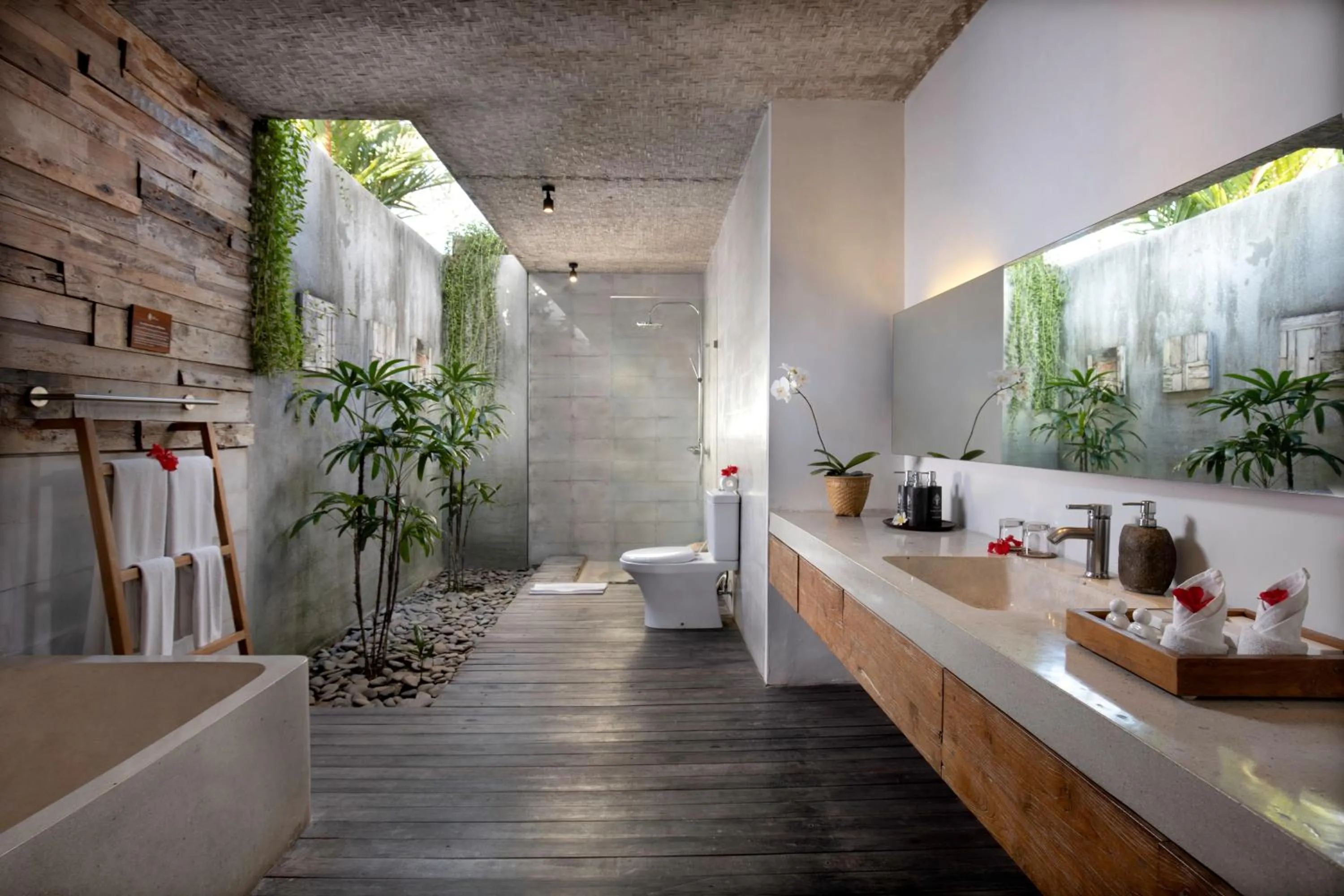 Bathroom in Villa Kayu Lama