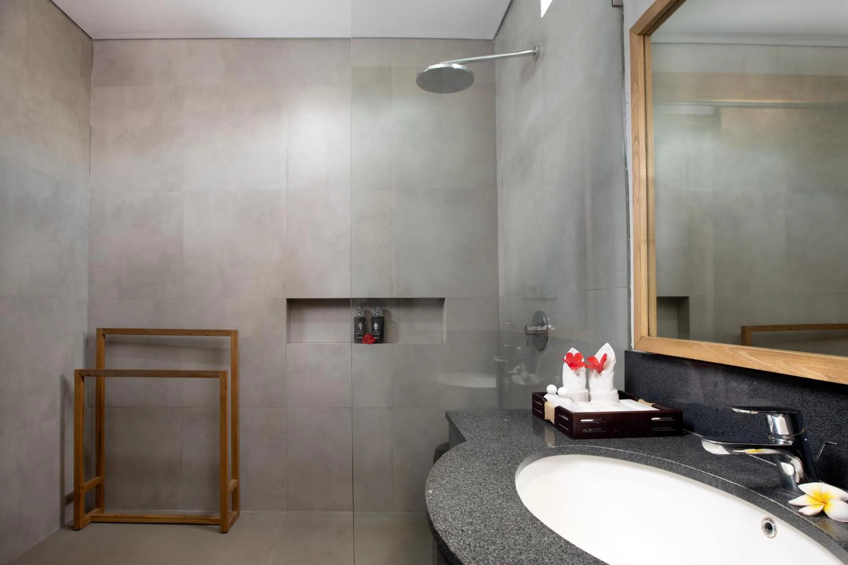 Shower in Villa Kayu Lama