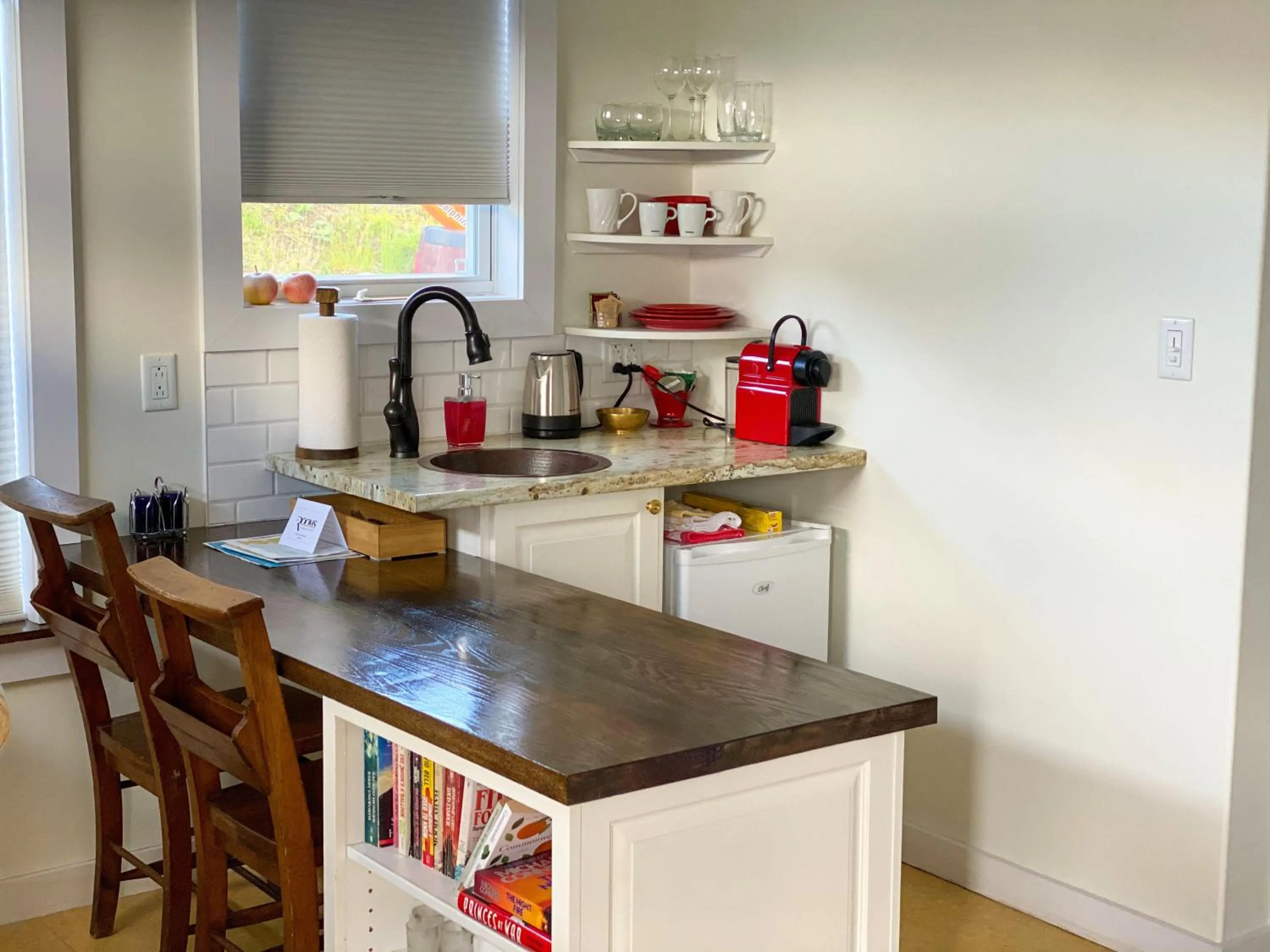 Kitchen or kitchenette in The Rooms at Woody Point