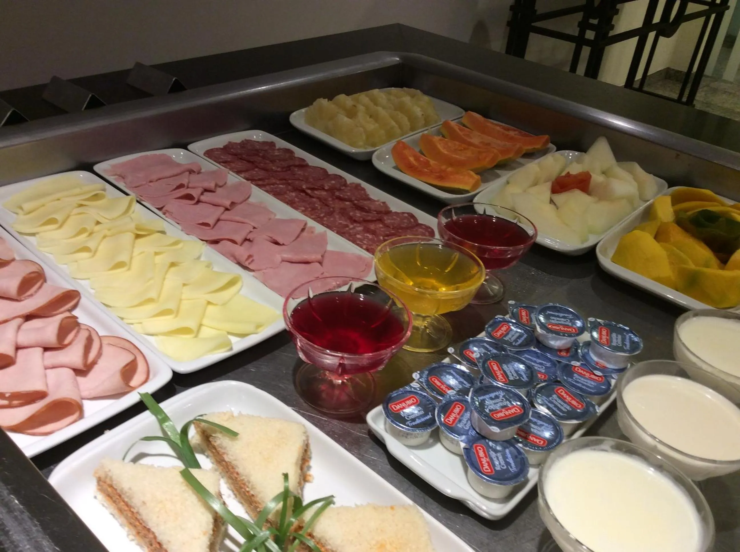 Buffet breakfast in Mara Turismo Hotel