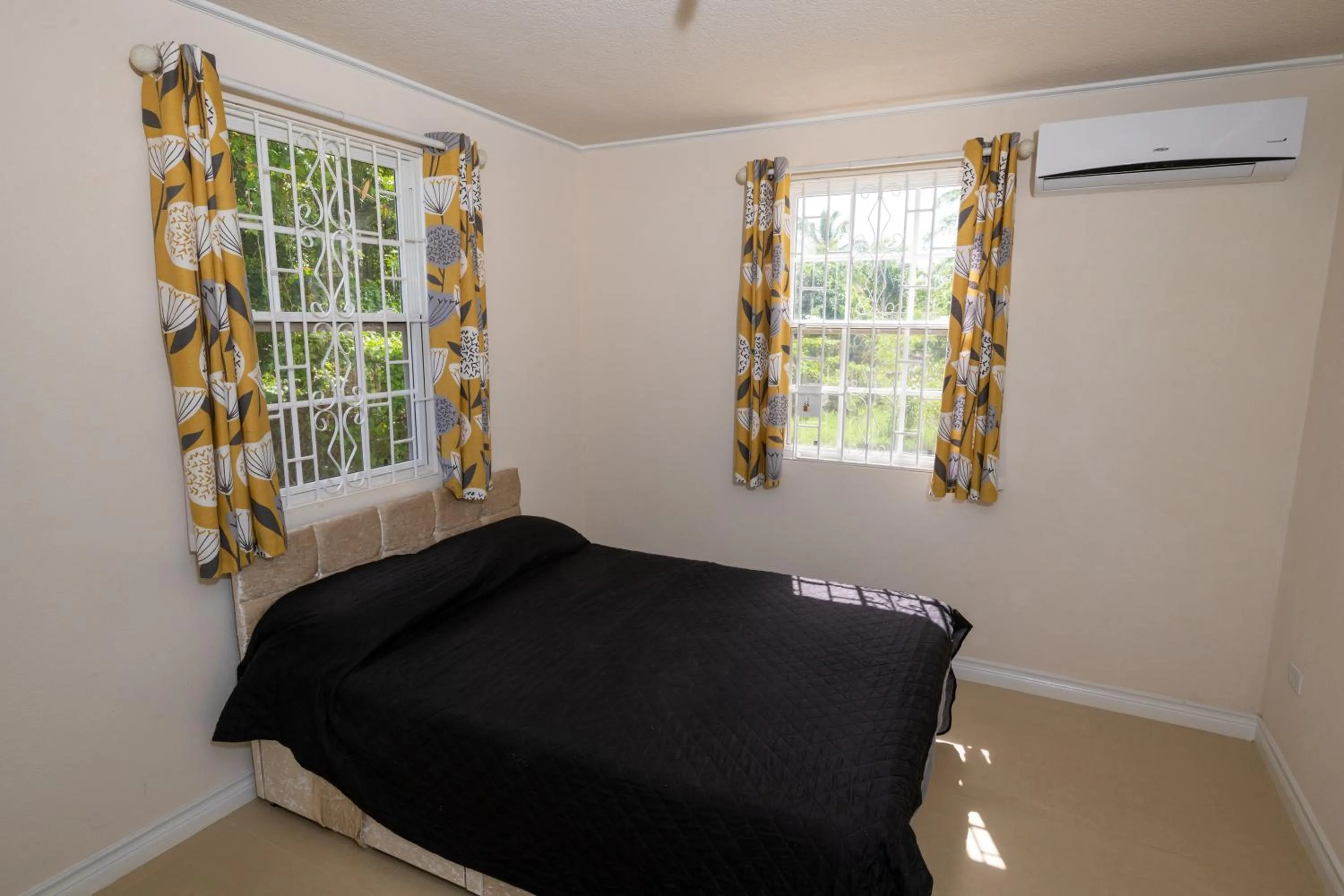 Bedroom, Bed in THE COTTAGE, SAINT DAVIDS