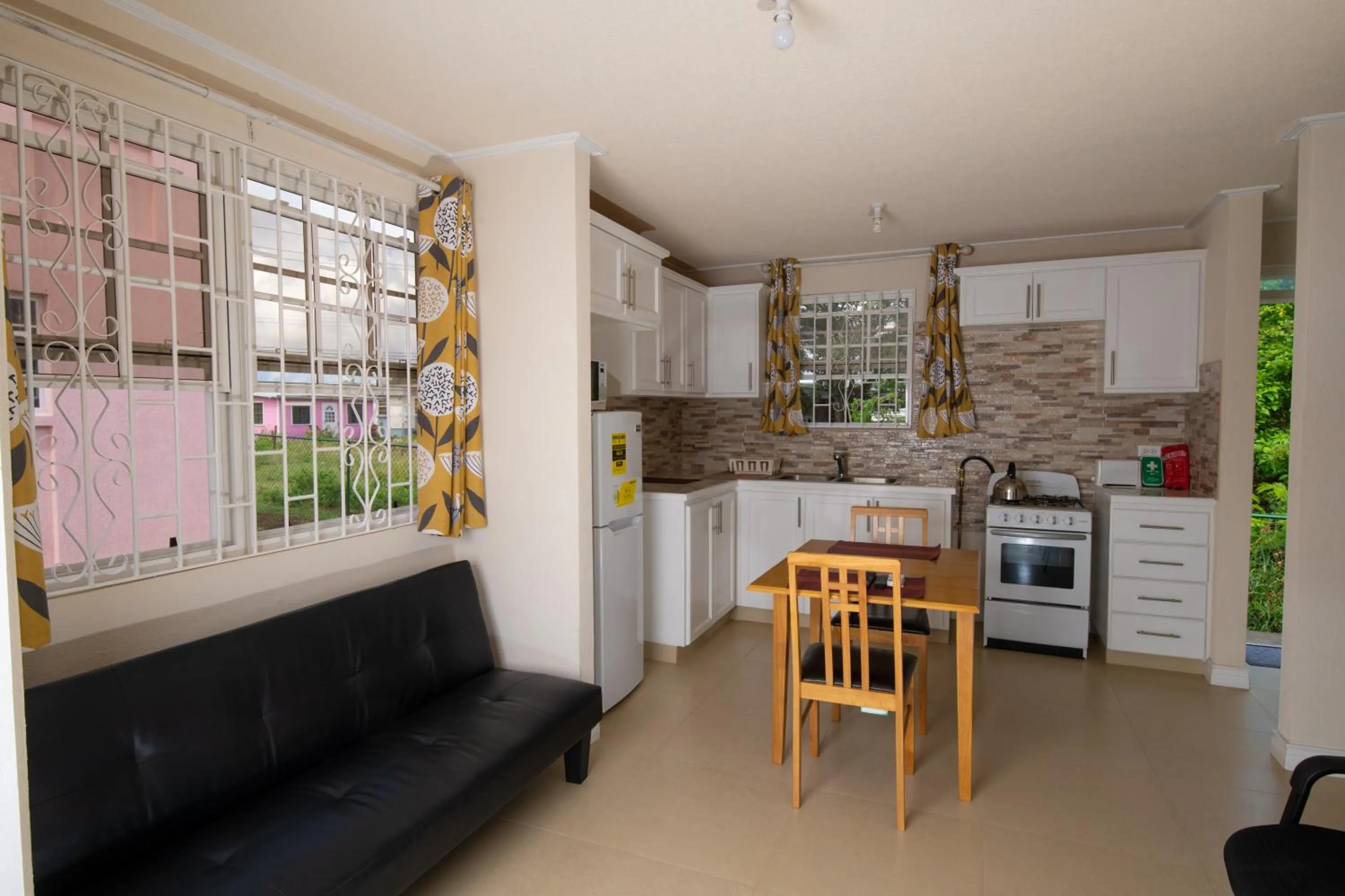 Dining area in THE COTTAGE, SAINT DAVIDS
