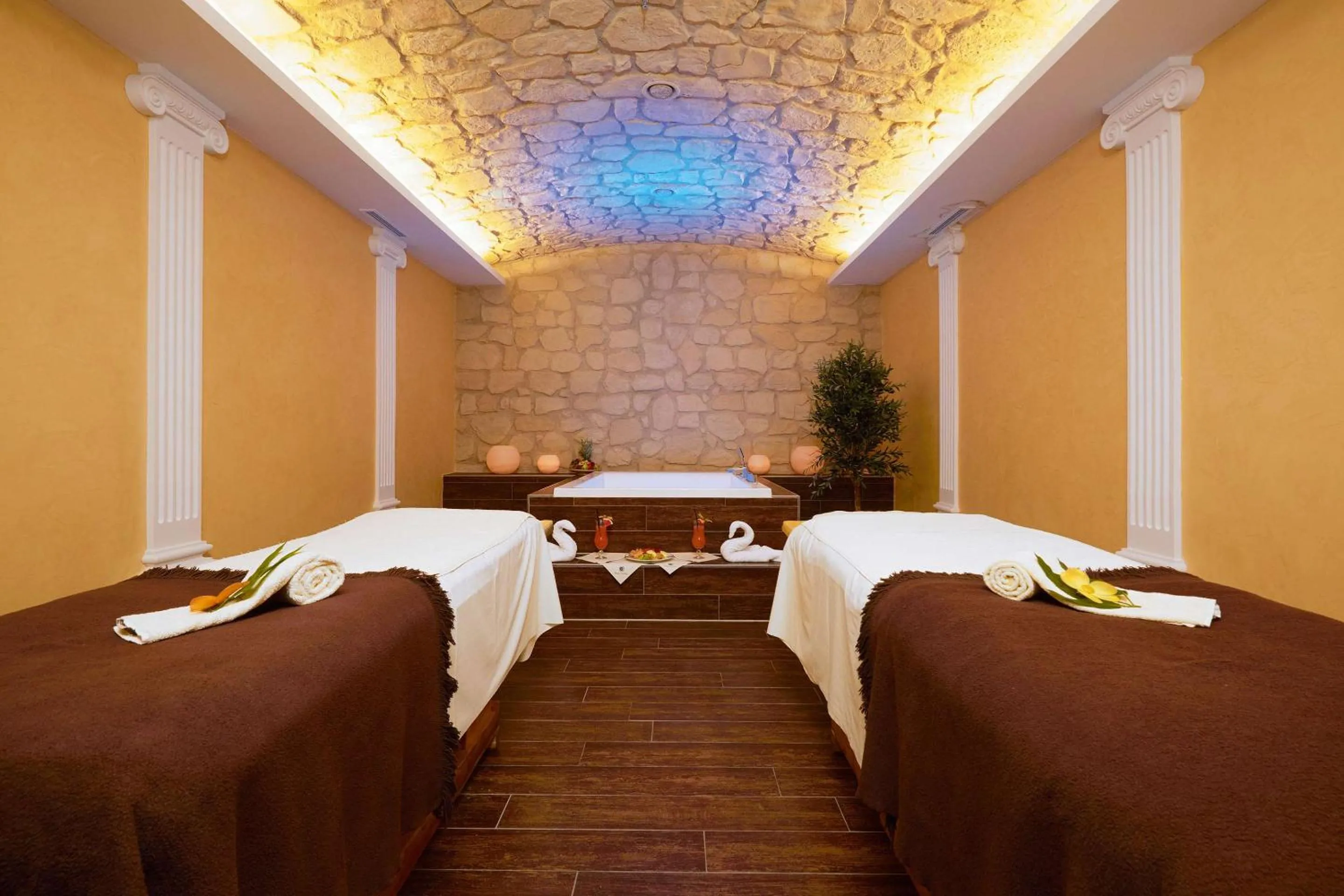 Spa and wellness centre/facilities, Bed in Dorint MARC AUREL Spa & Golf Resort