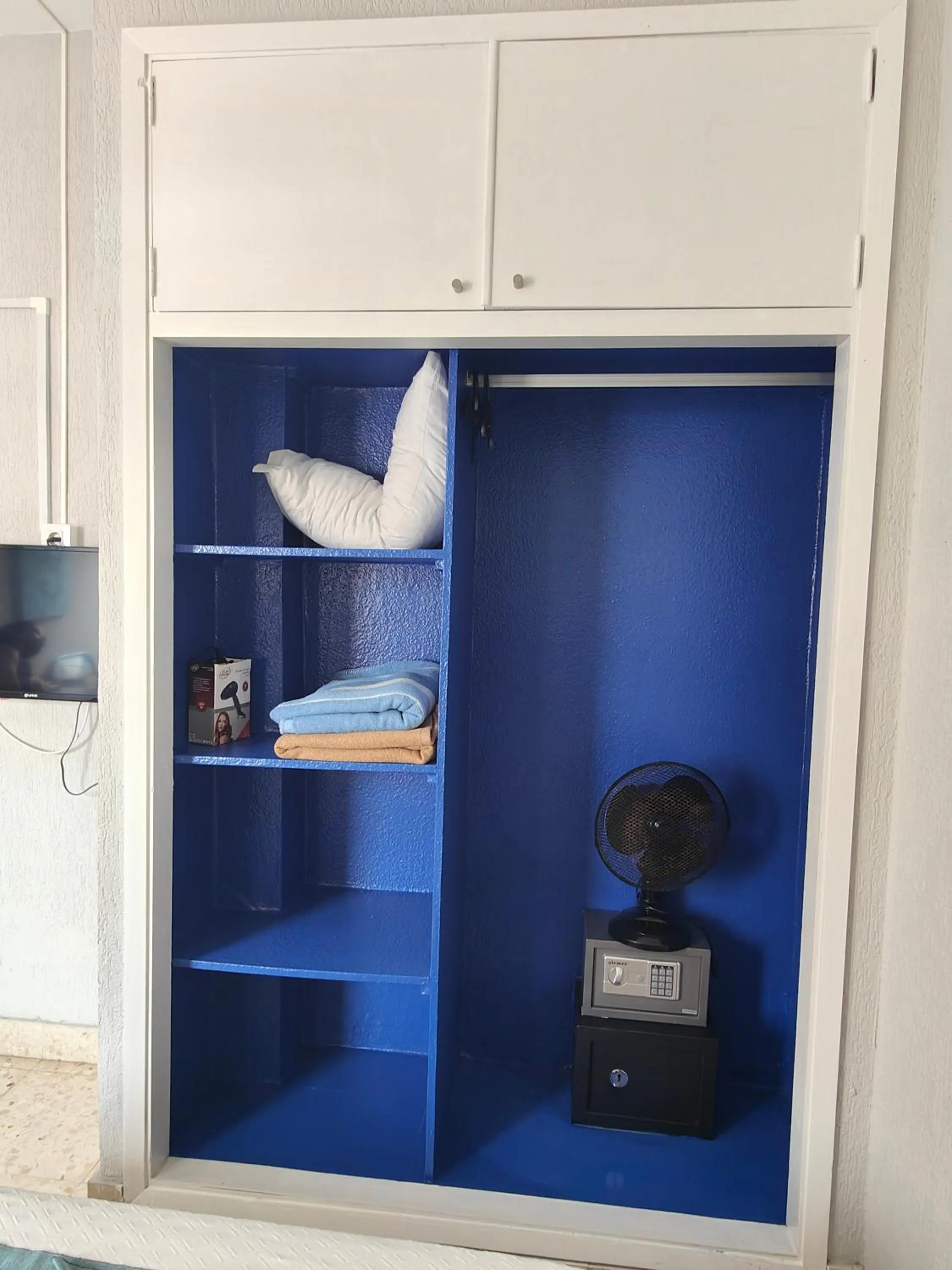 wardrobe in Hotel Don Cándido