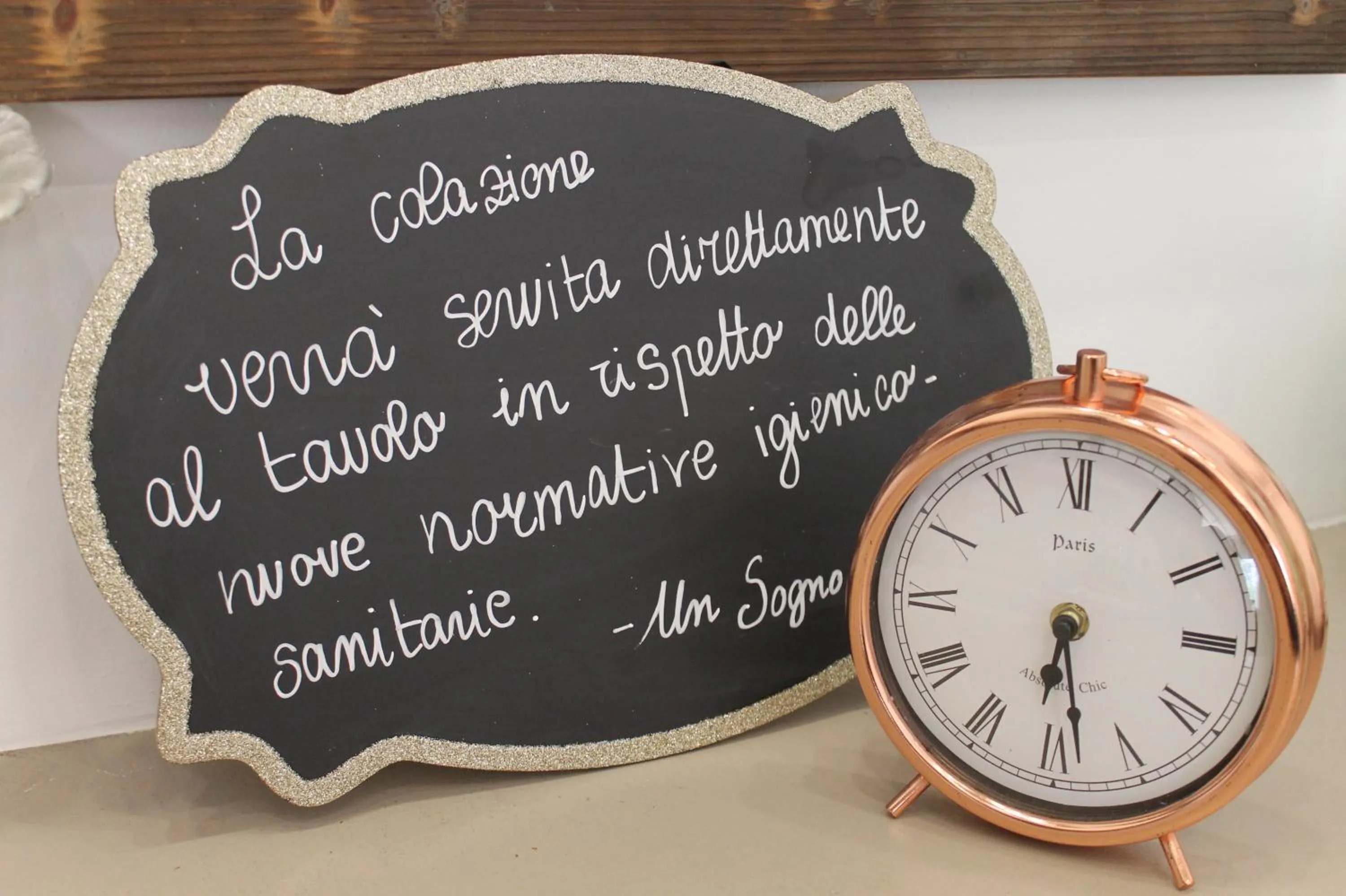 Communal lounge/ TV room in Un sogno B&B