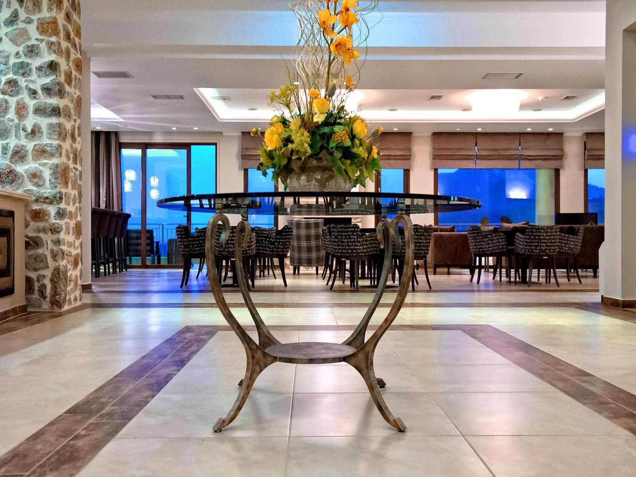 Restaurant/places to eat in Enastron View Hotel