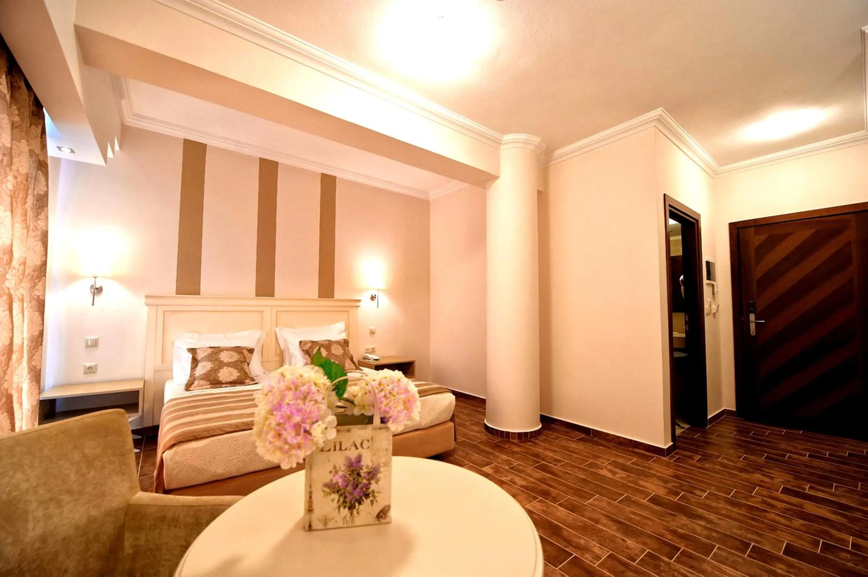 Photo of the whole room, Bed in Enastron View Hotel