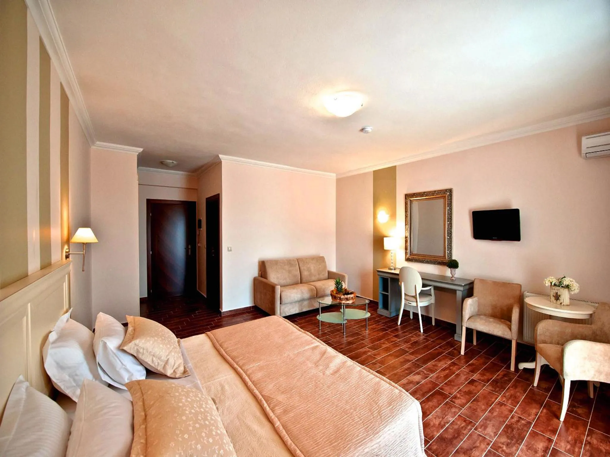 Bed in Enastron View Hotel