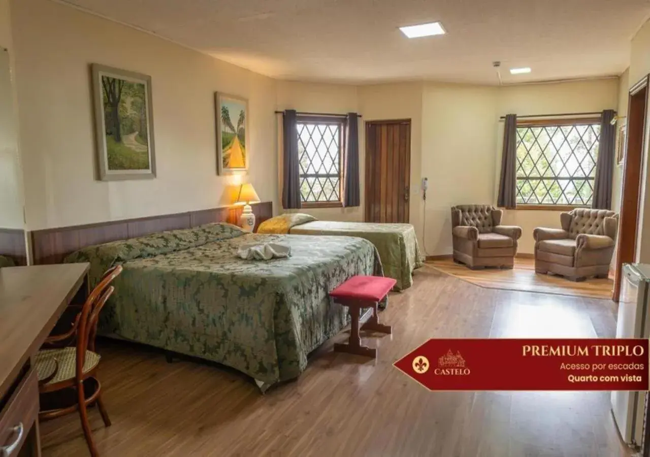 Triple Room in Hotel Castelo Nacional Inn Campos do Jordão Triple Room in Hotel Castelo Nacional Inn Campos do Jordão