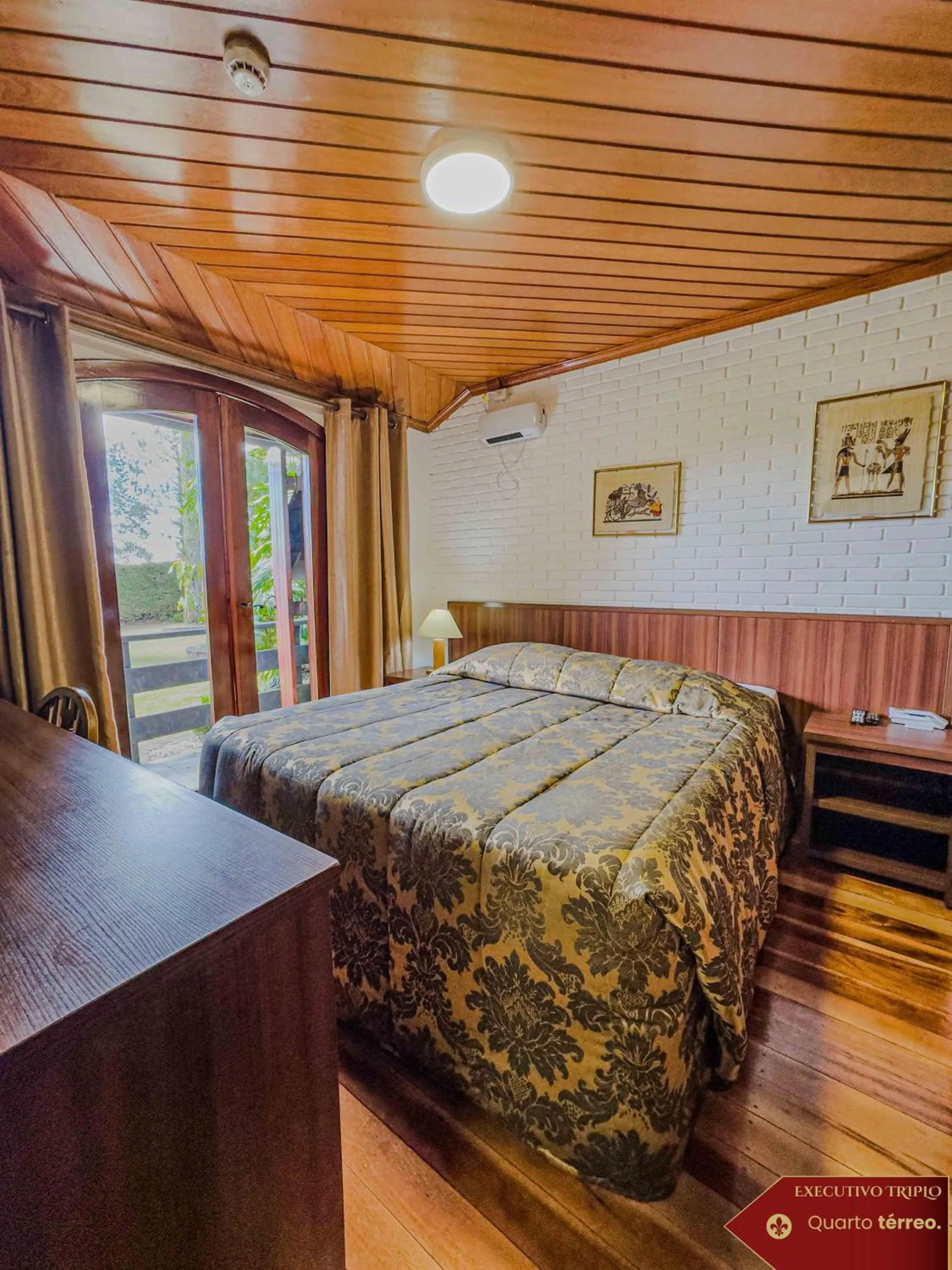 Bedroom, Bed in Hotel Castelo Nacional Inn Campos do Jordão