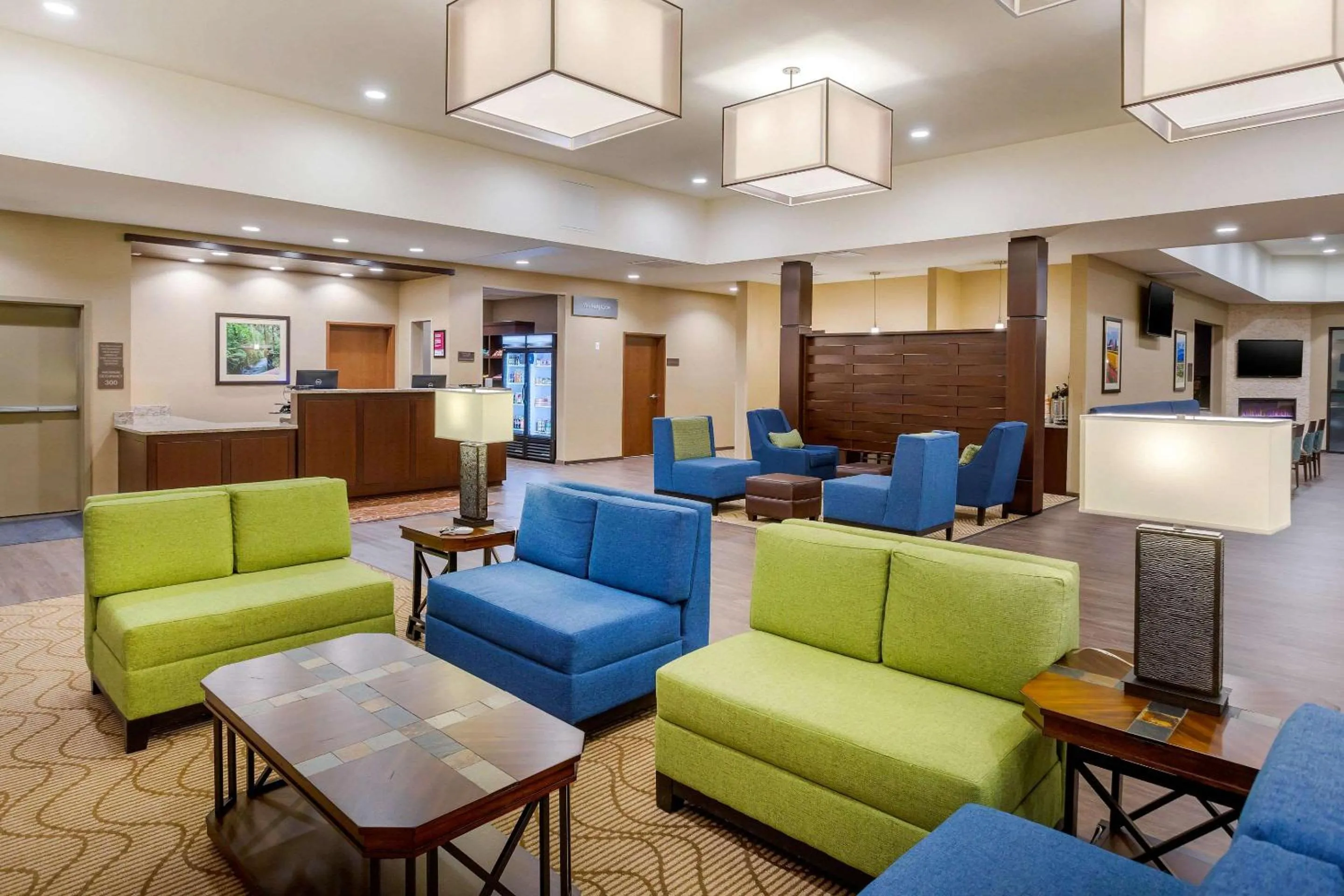 Lobby or reception in Comfort Suites Burlington near I-5