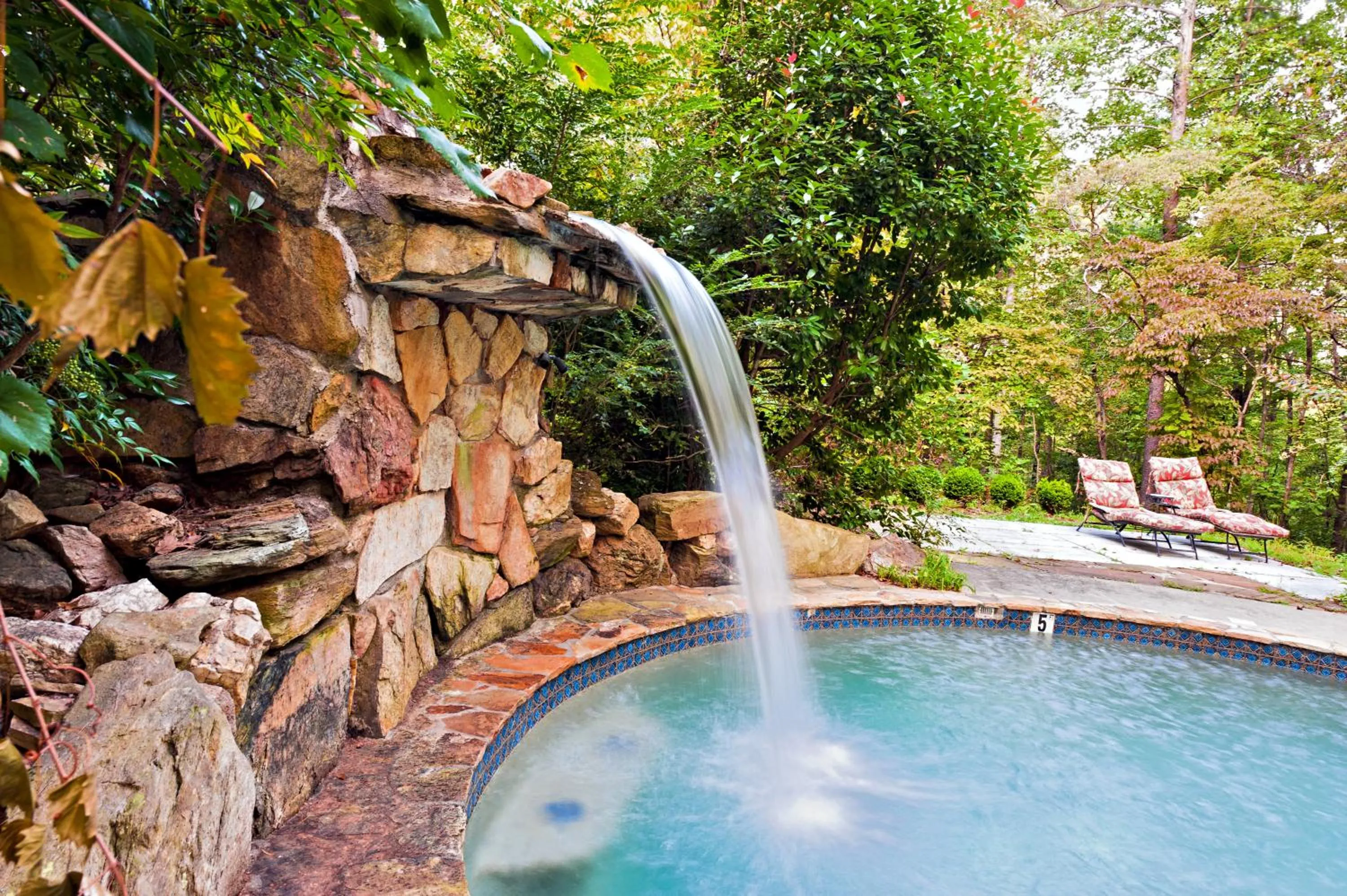 Swimming pool in Lily Creek Lodge