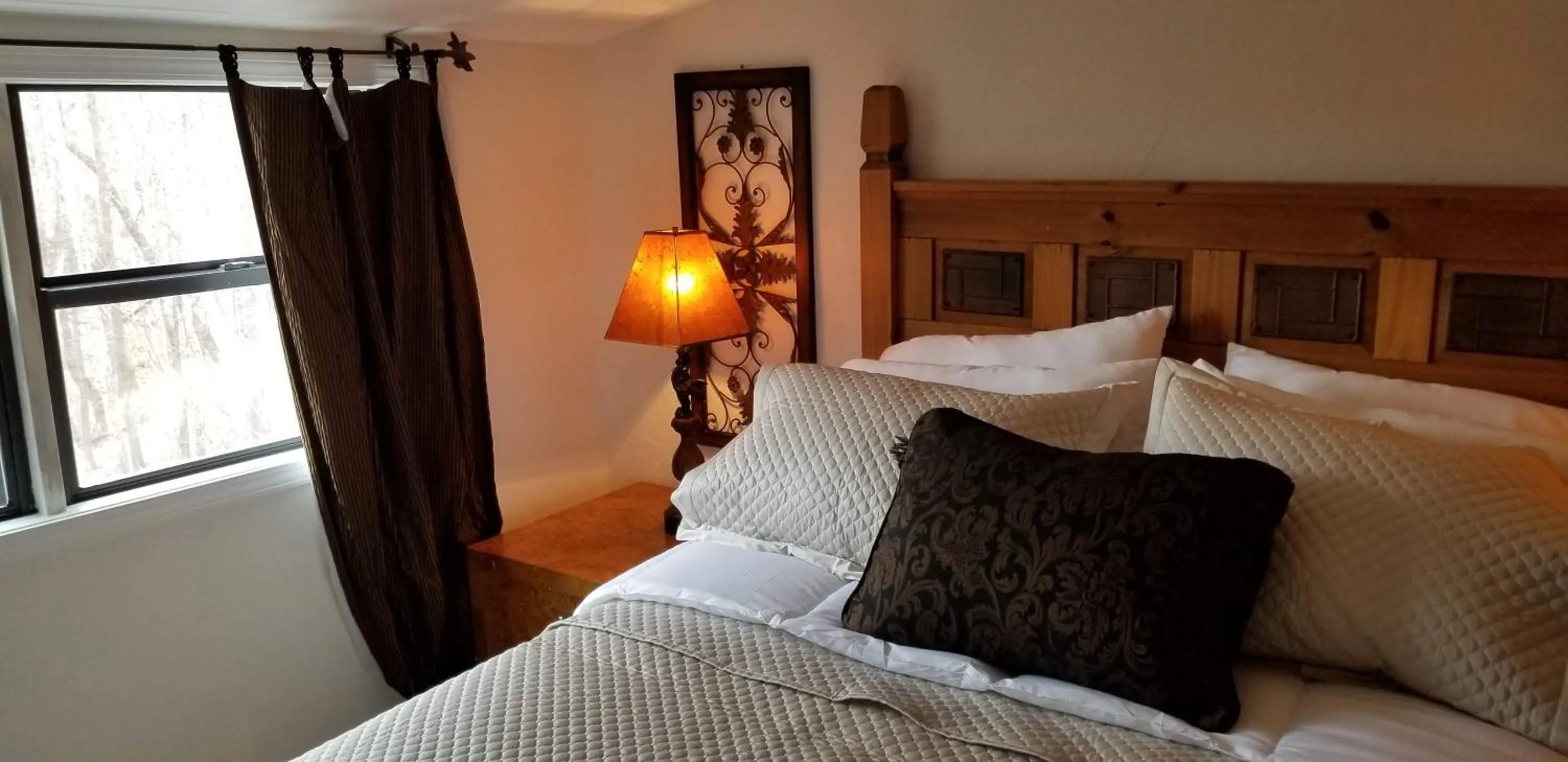 Bed in Lily Creek Lodge