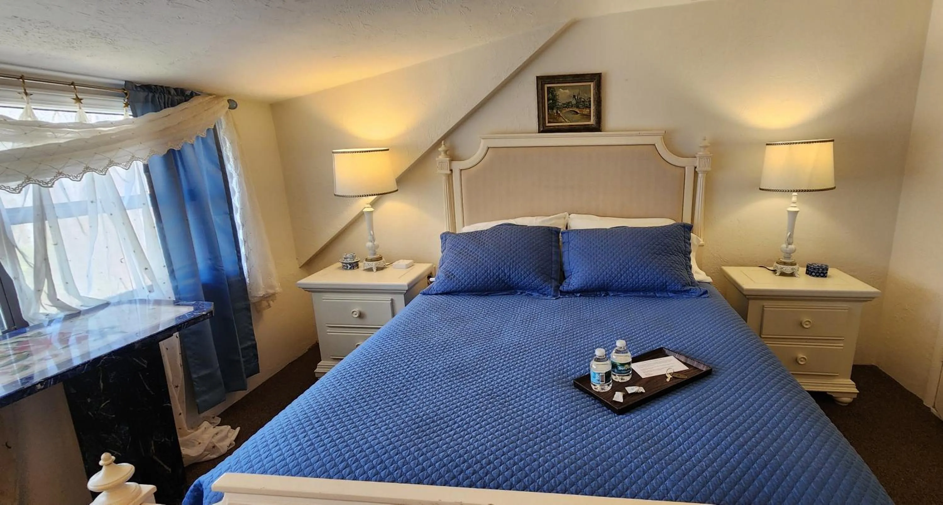 Bed in Lily Creek Lodge