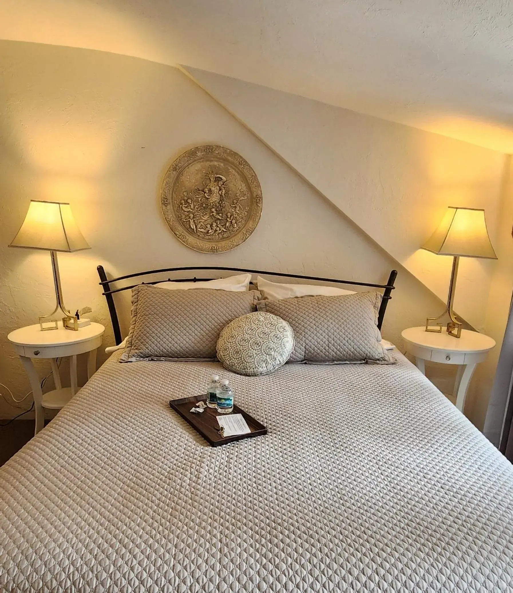 Queen Room in Lily Creek Lodge Queen Room in Lily Creek Lodge