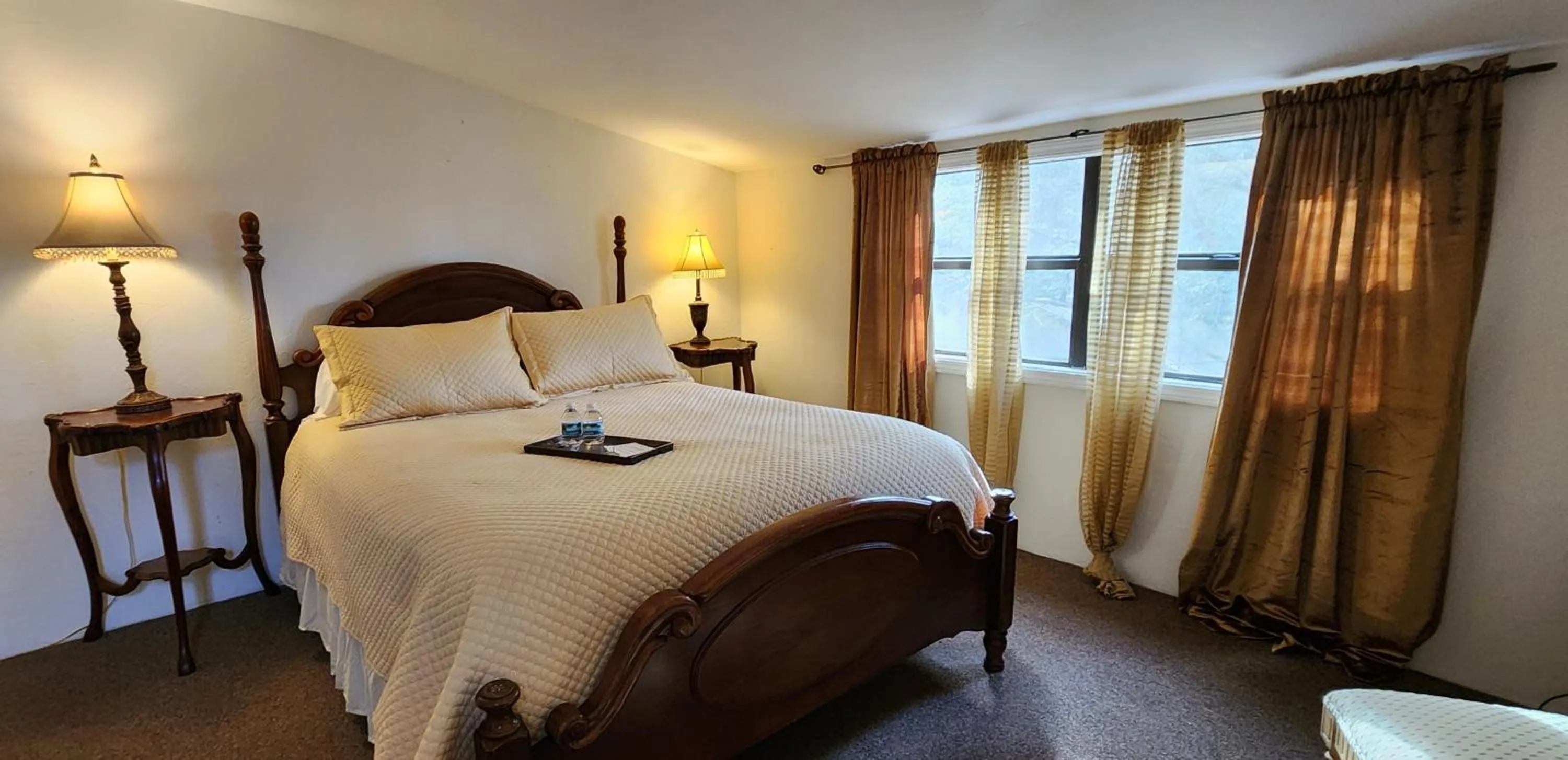 Bed in Lily Creek Lodge