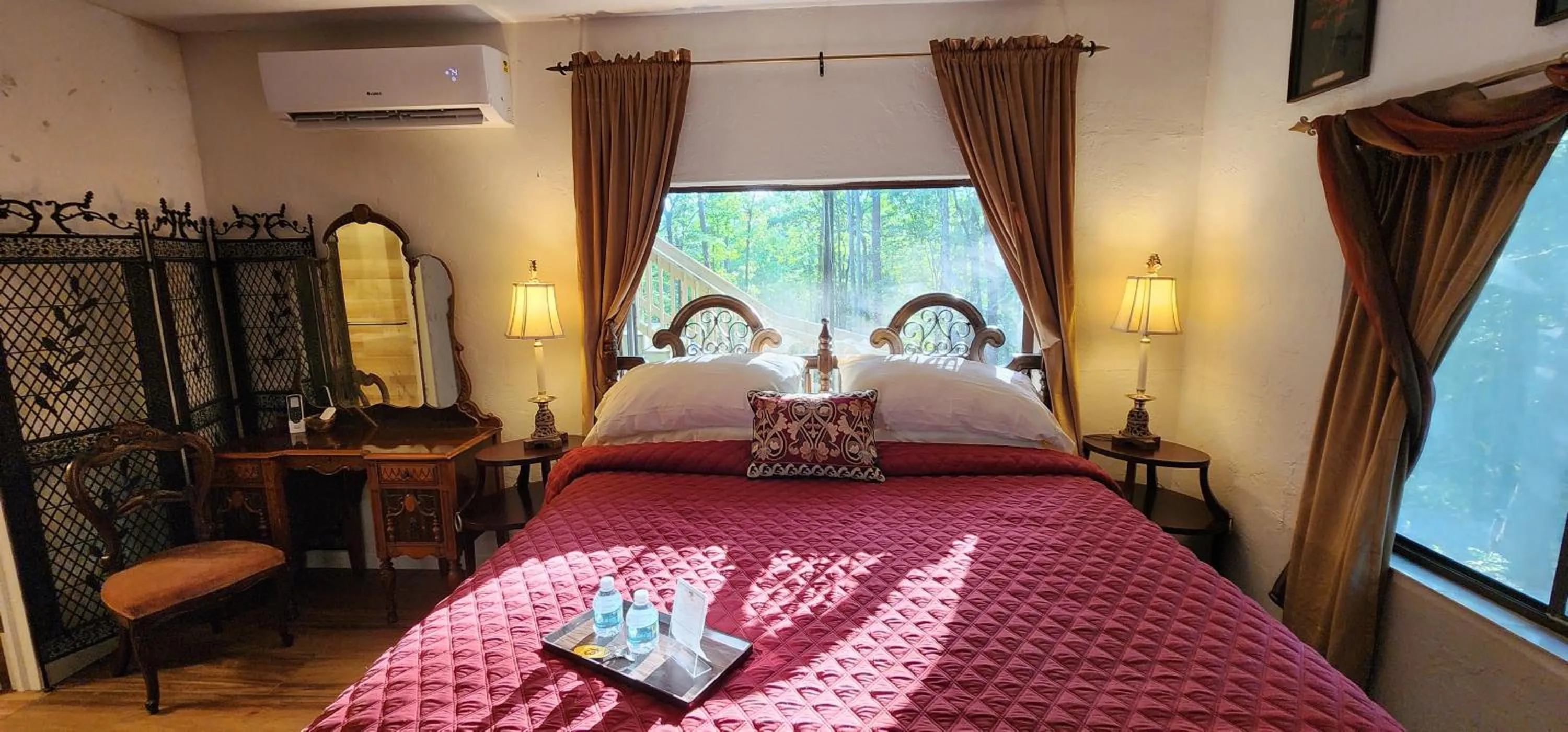 Bed in Lily Creek Lodge