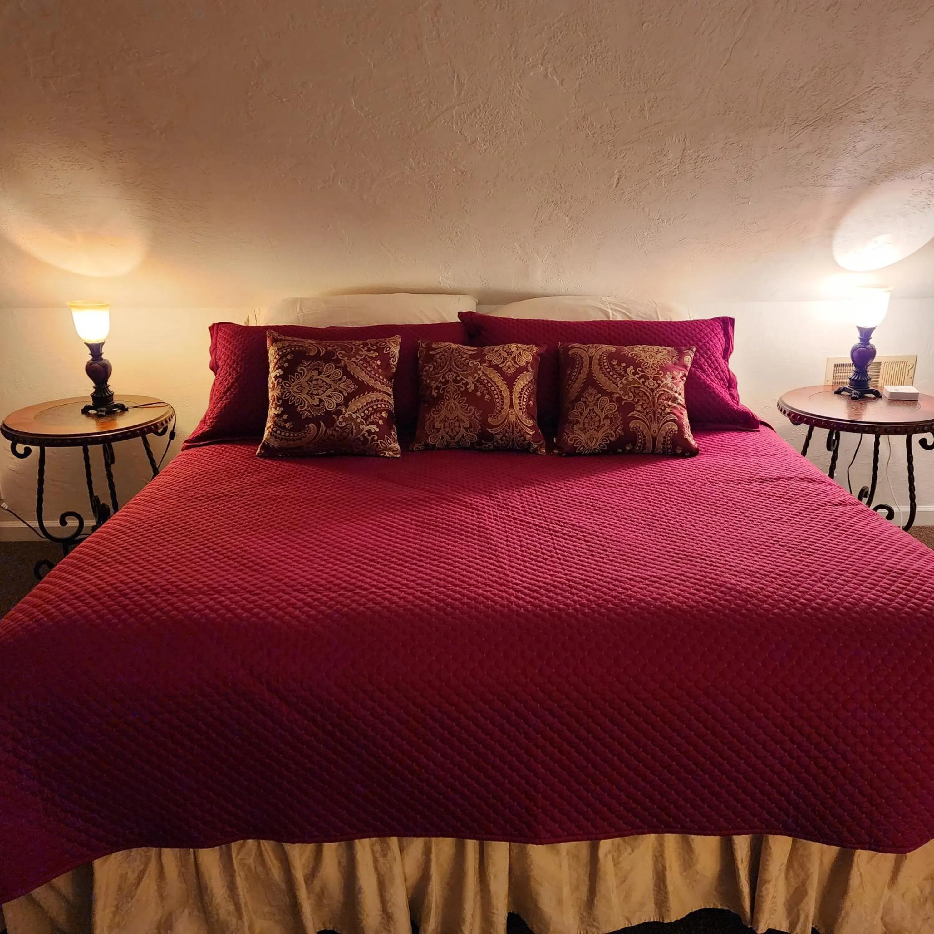 Bed in Lily Creek Lodge