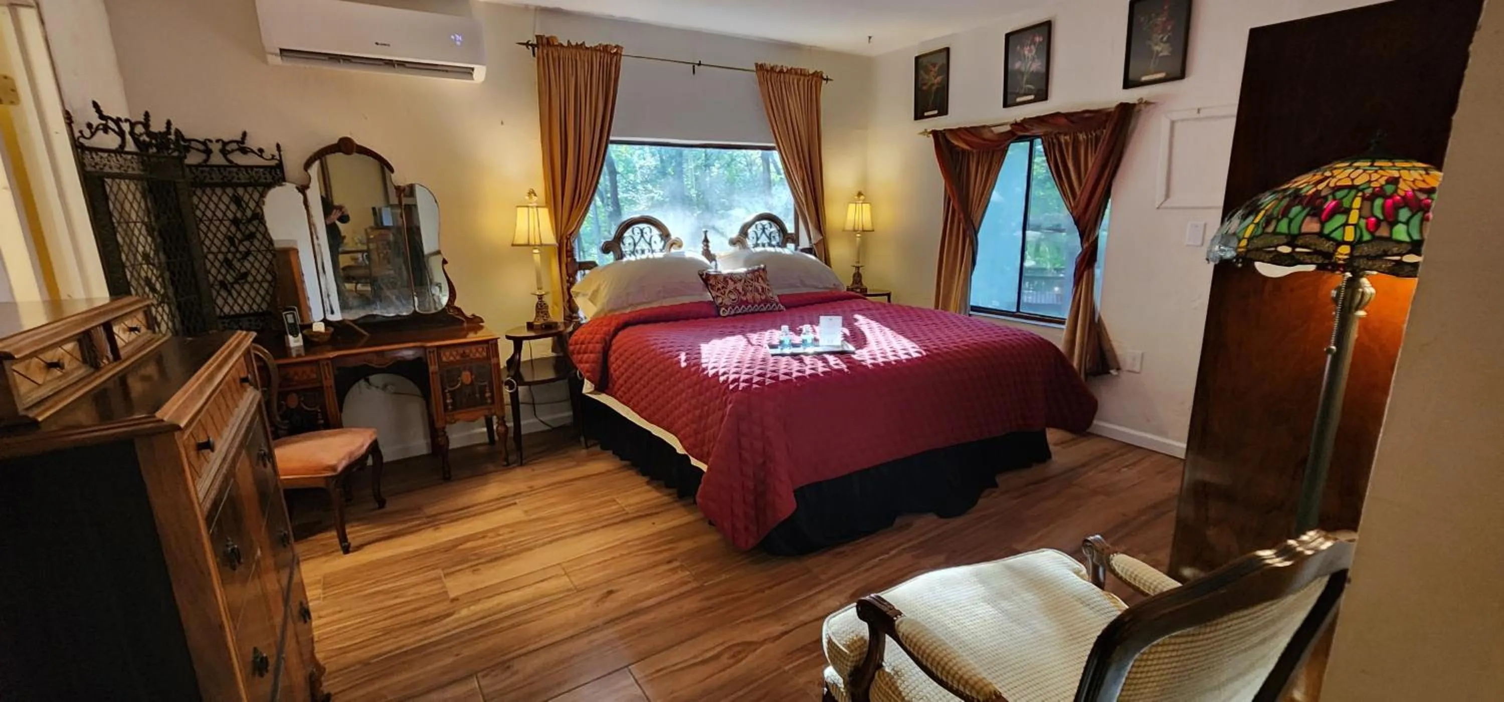 Bed in Lily Creek Lodge