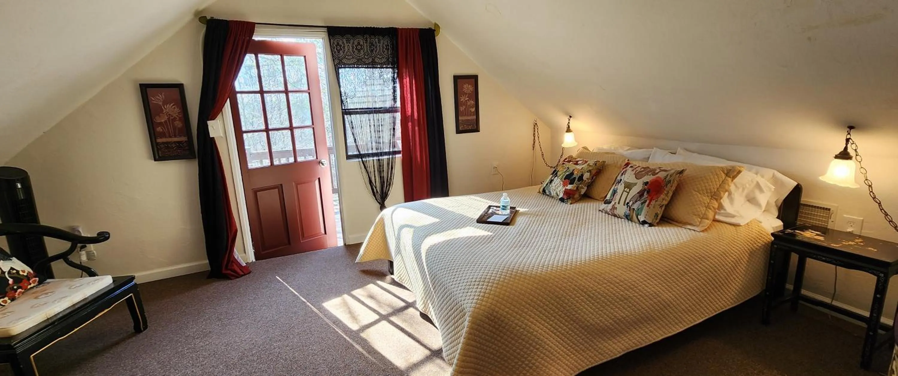 Bed in Lily Creek Lodge