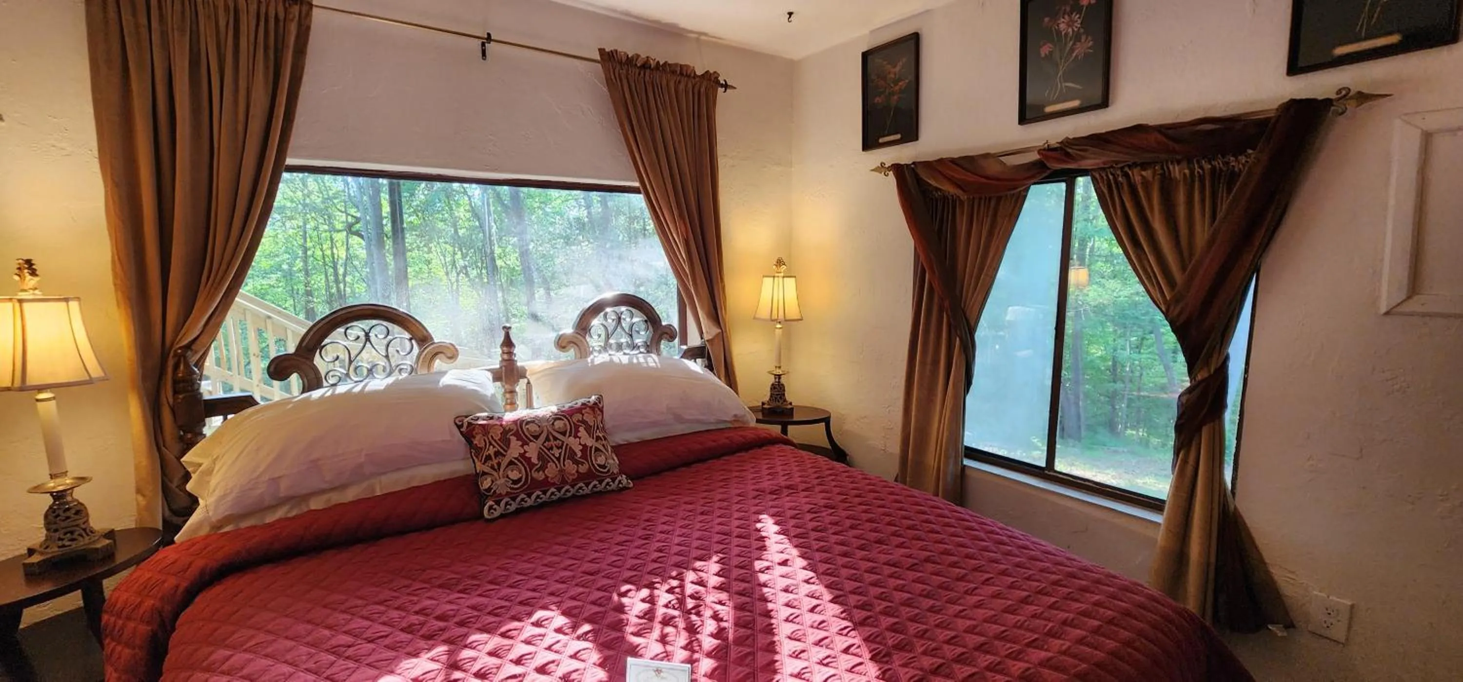 Bed in Lily Creek Lodge