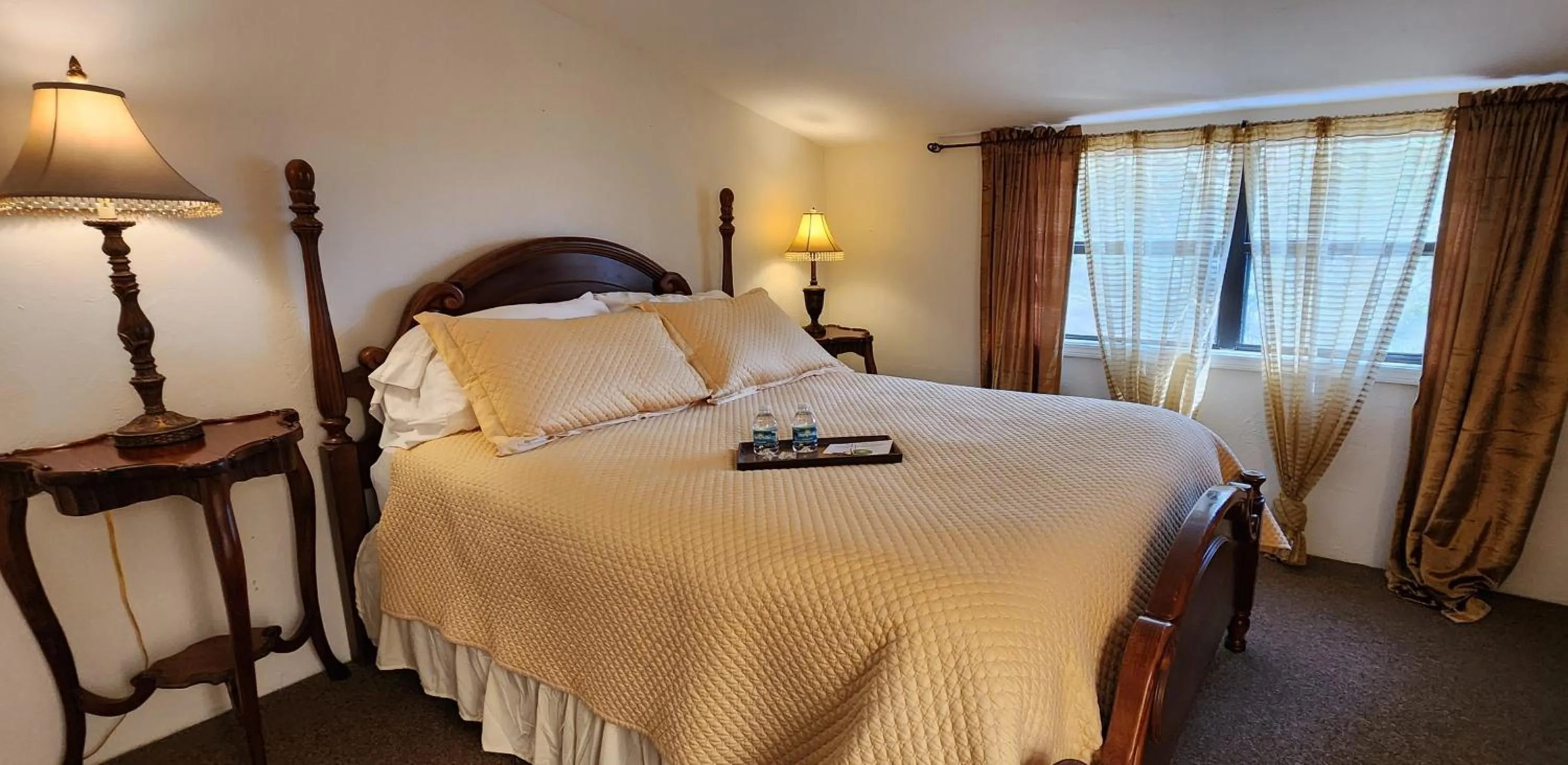 Bed in Lily Creek Lodge