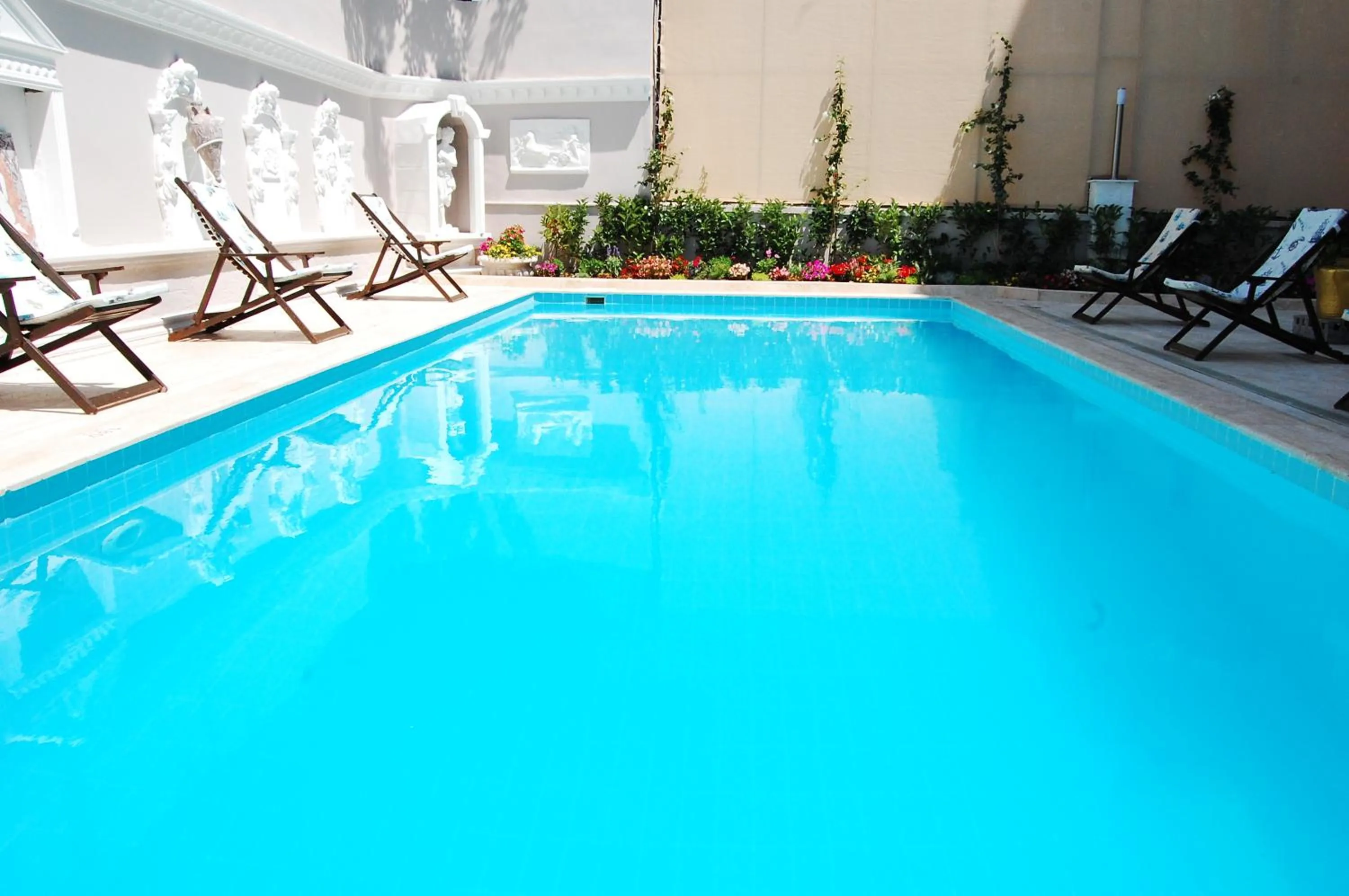 Swimming pool in Triana Hotel