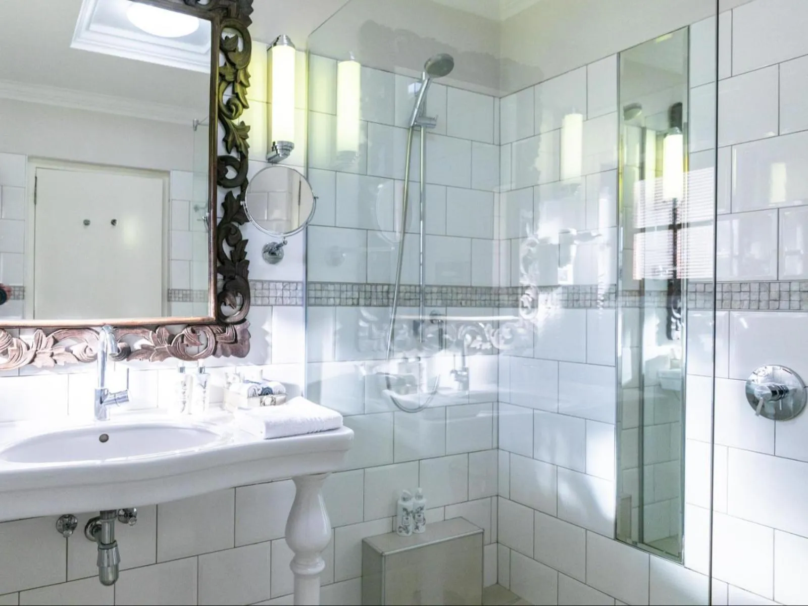 Shower in Heinitzburg Boutique Hotel