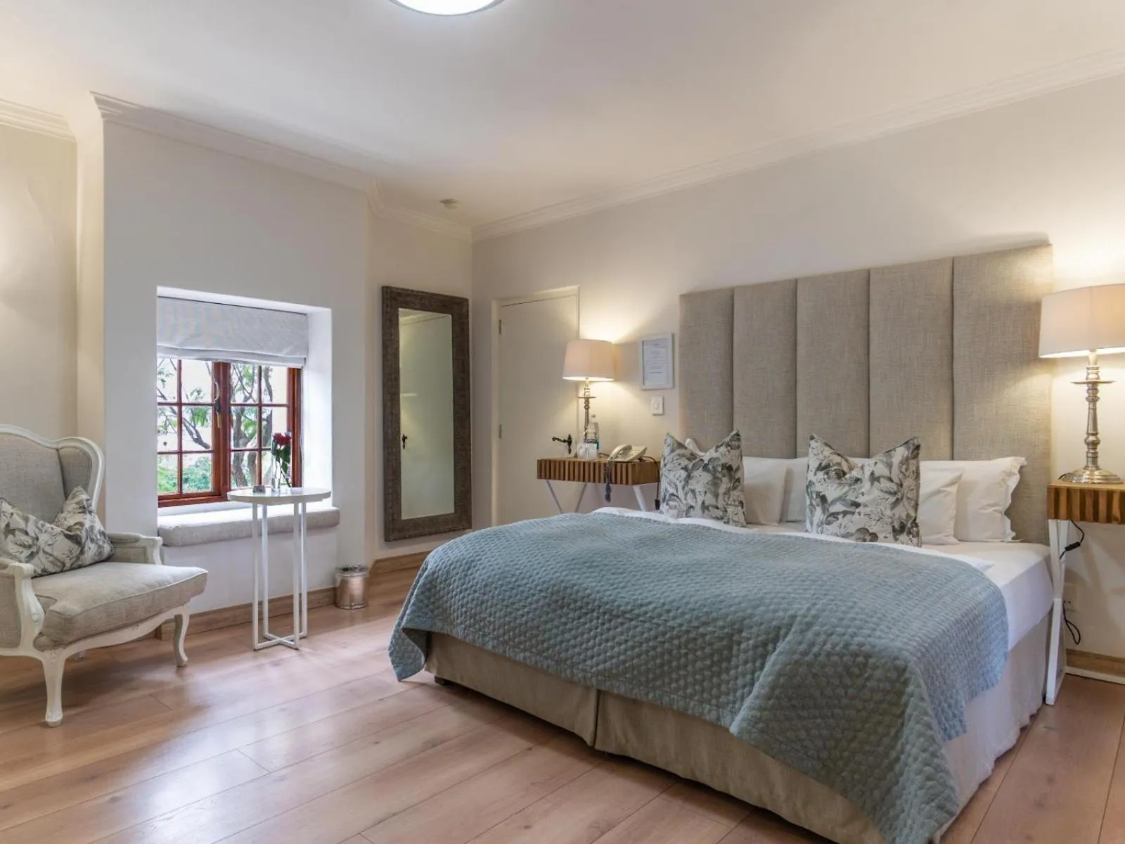 Photo of the whole room, Bed in Heinitzburg Boutique Hotel