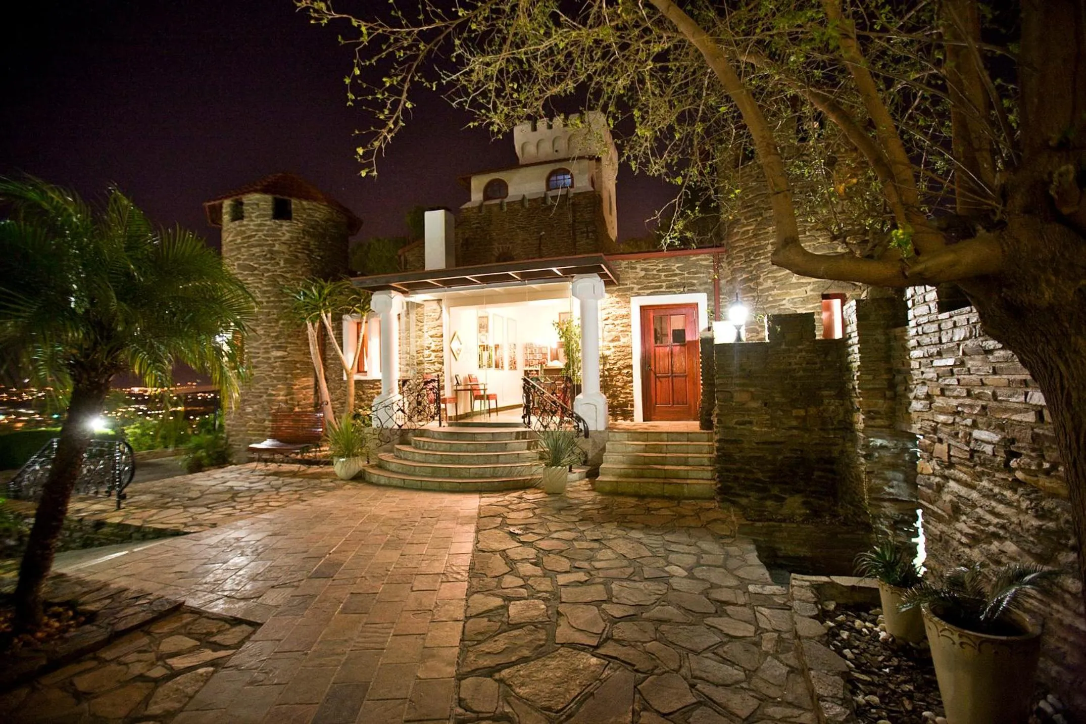 Facade/entrance in Heinitzburg Boutique Hotel