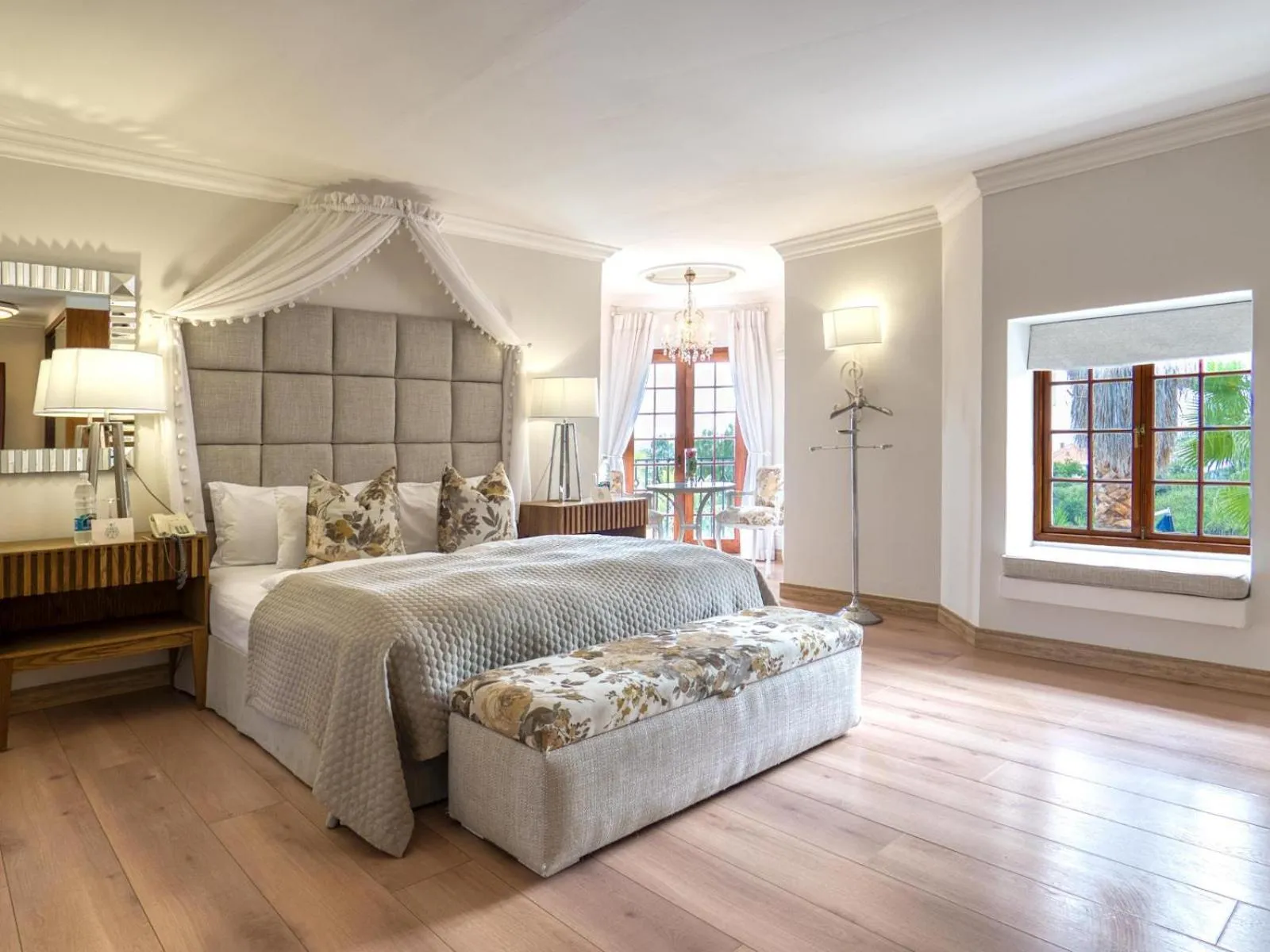 Photo of the whole room, Bed in Heinitzburg Boutique Hotel