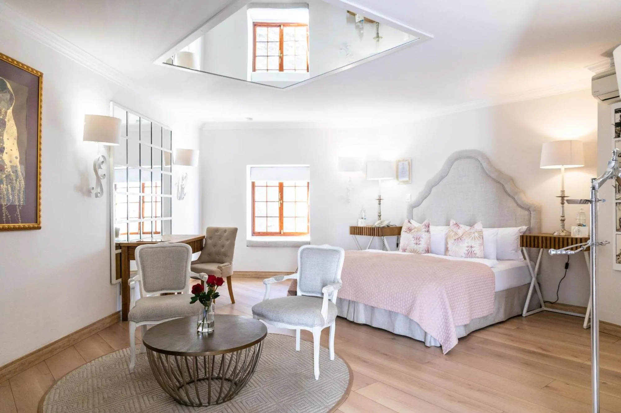 Bed in Heinitzburg Boutique Hotel