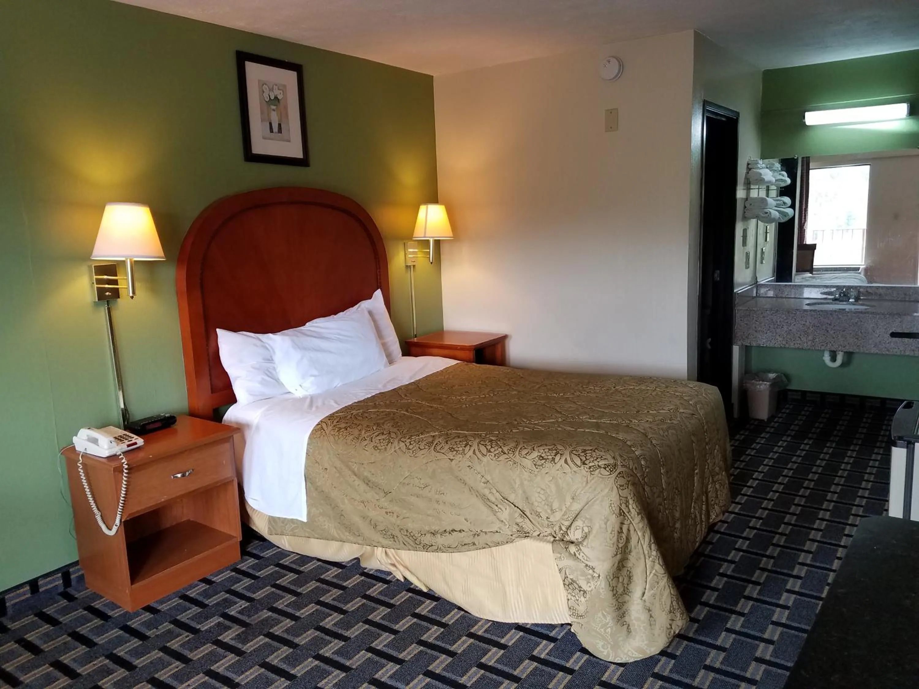 Bed in Americas Best Value Inn - Augusta / South