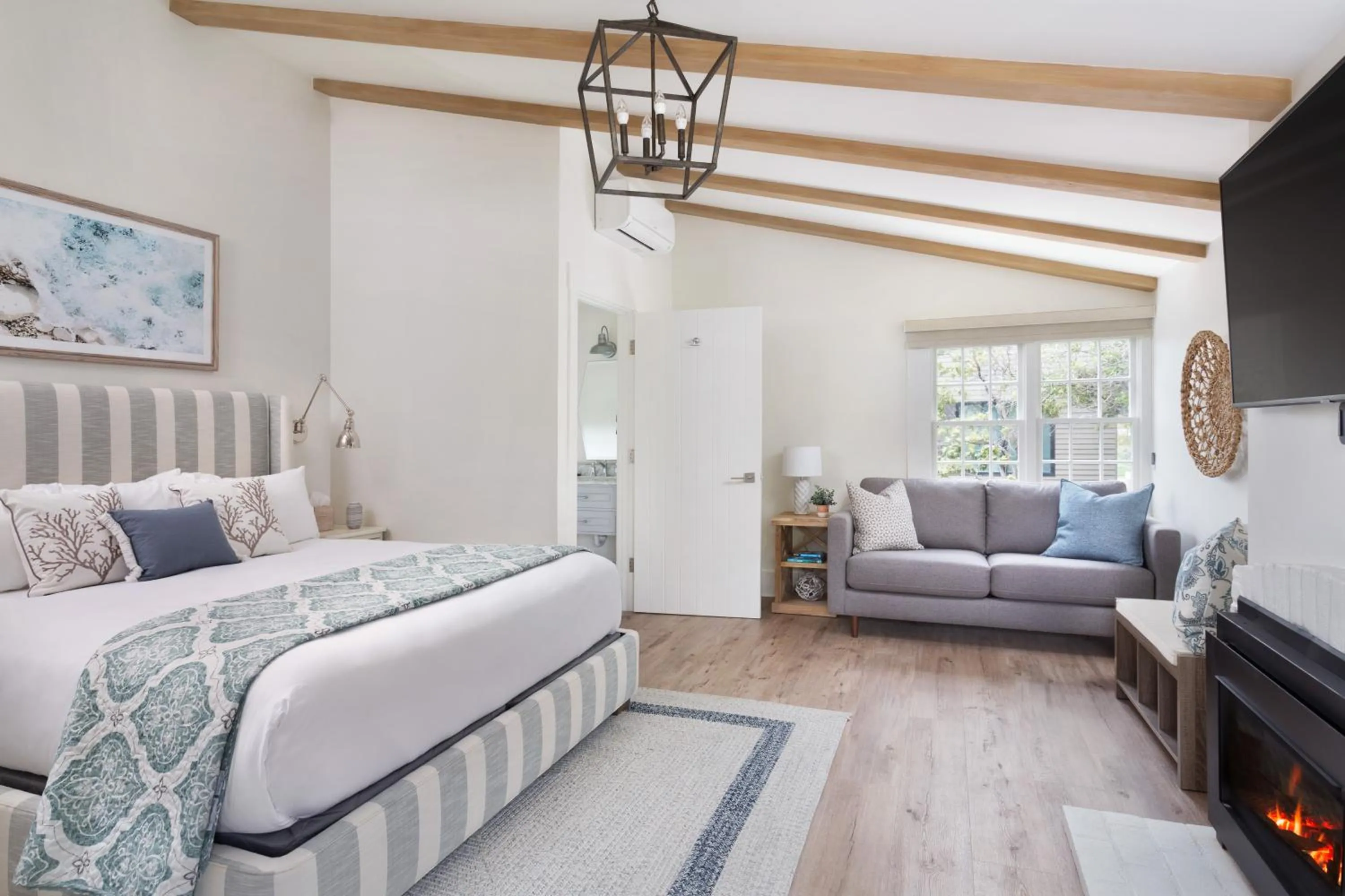 Decorative detail, Bed in Hideaway Santa Barbara, A Kirkwood Collection Hotel